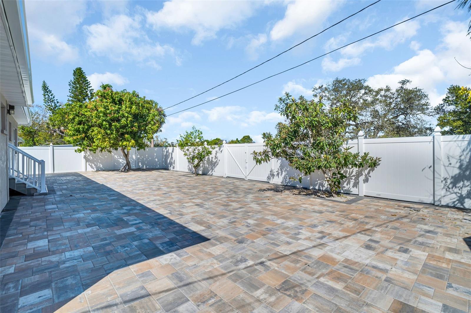 SIRMONS GROVES - Residential Lease