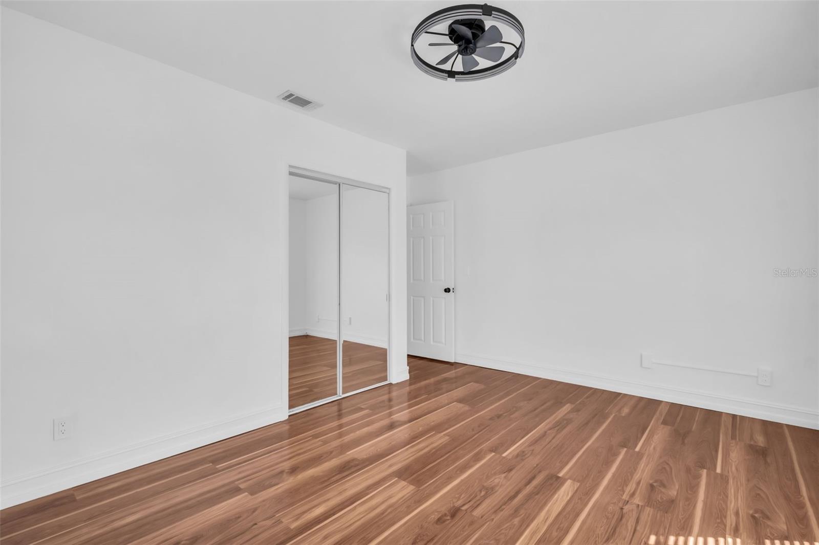 SIRMONS GROVES - Residential Lease