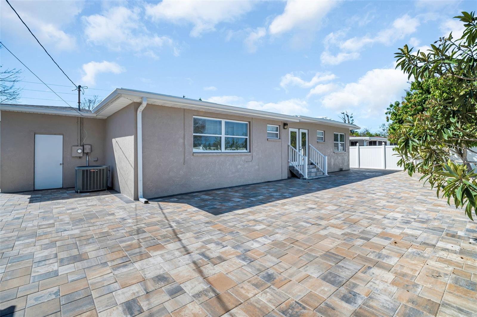 SIRMONS GROVES - Residential Lease