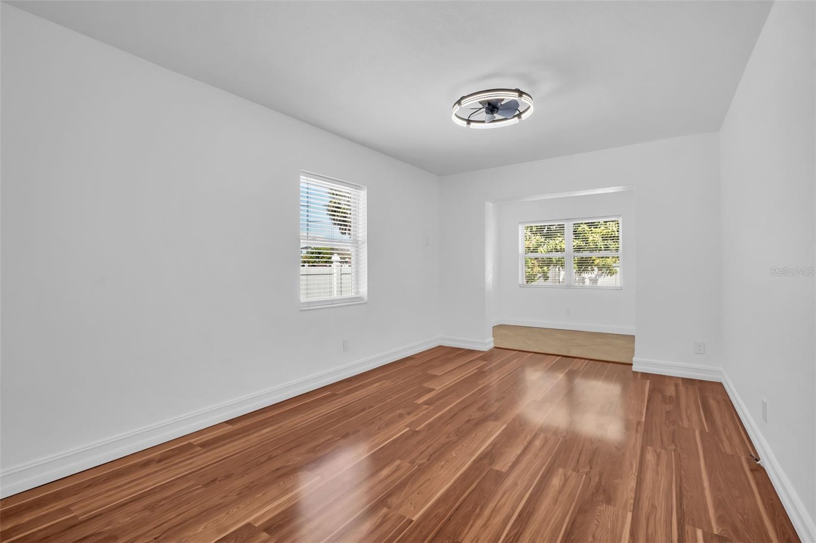 SIRMONS GROVES - Residential Lease