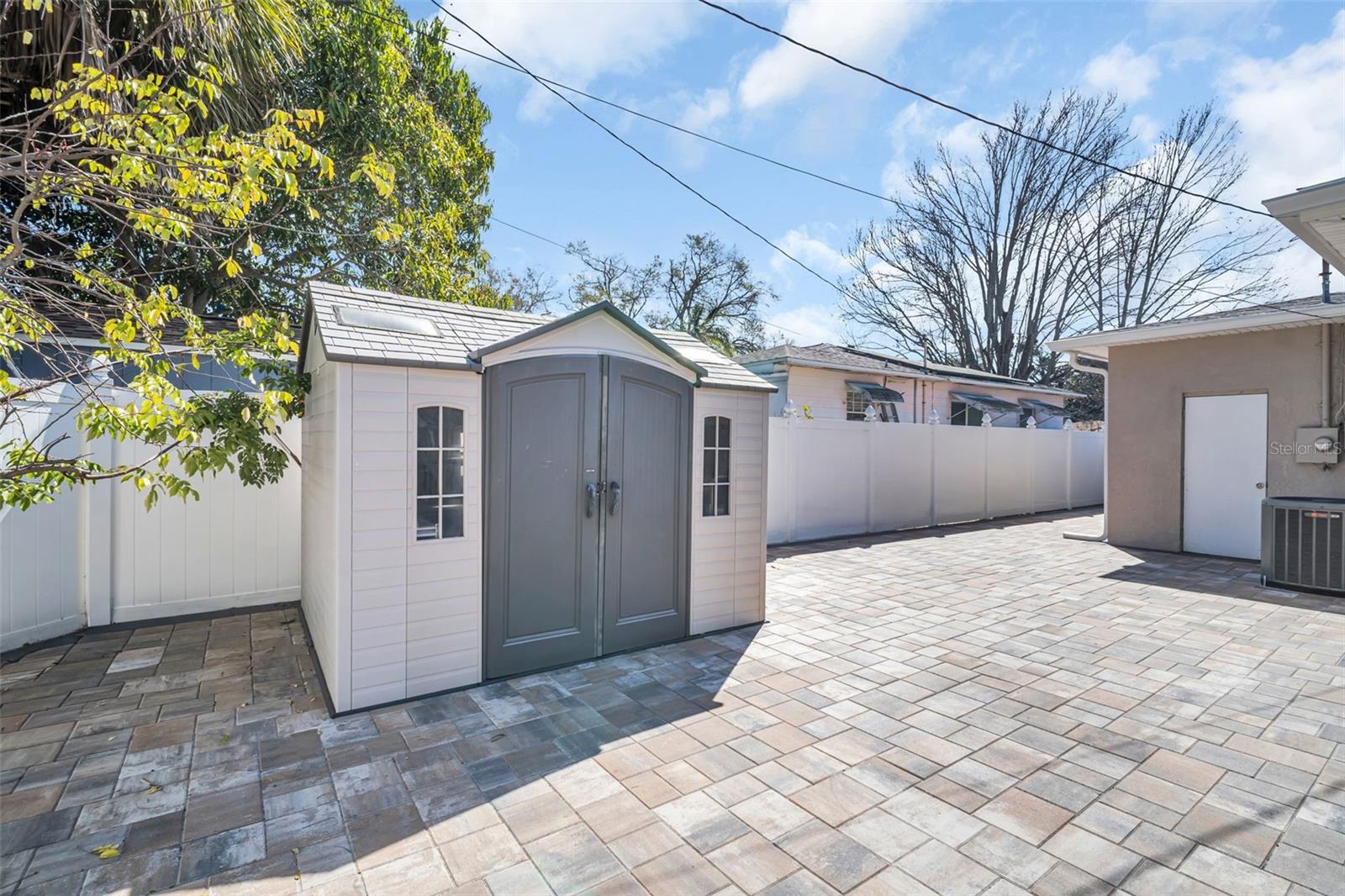 SIRMONS GROVES - Residential Lease