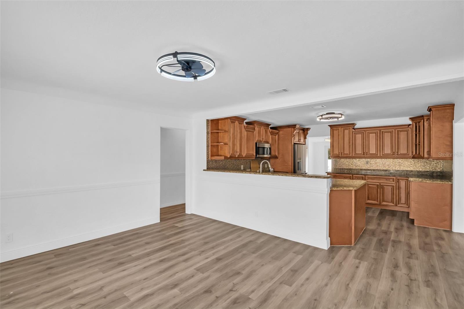 SIRMONS GROVES - Residential Lease
