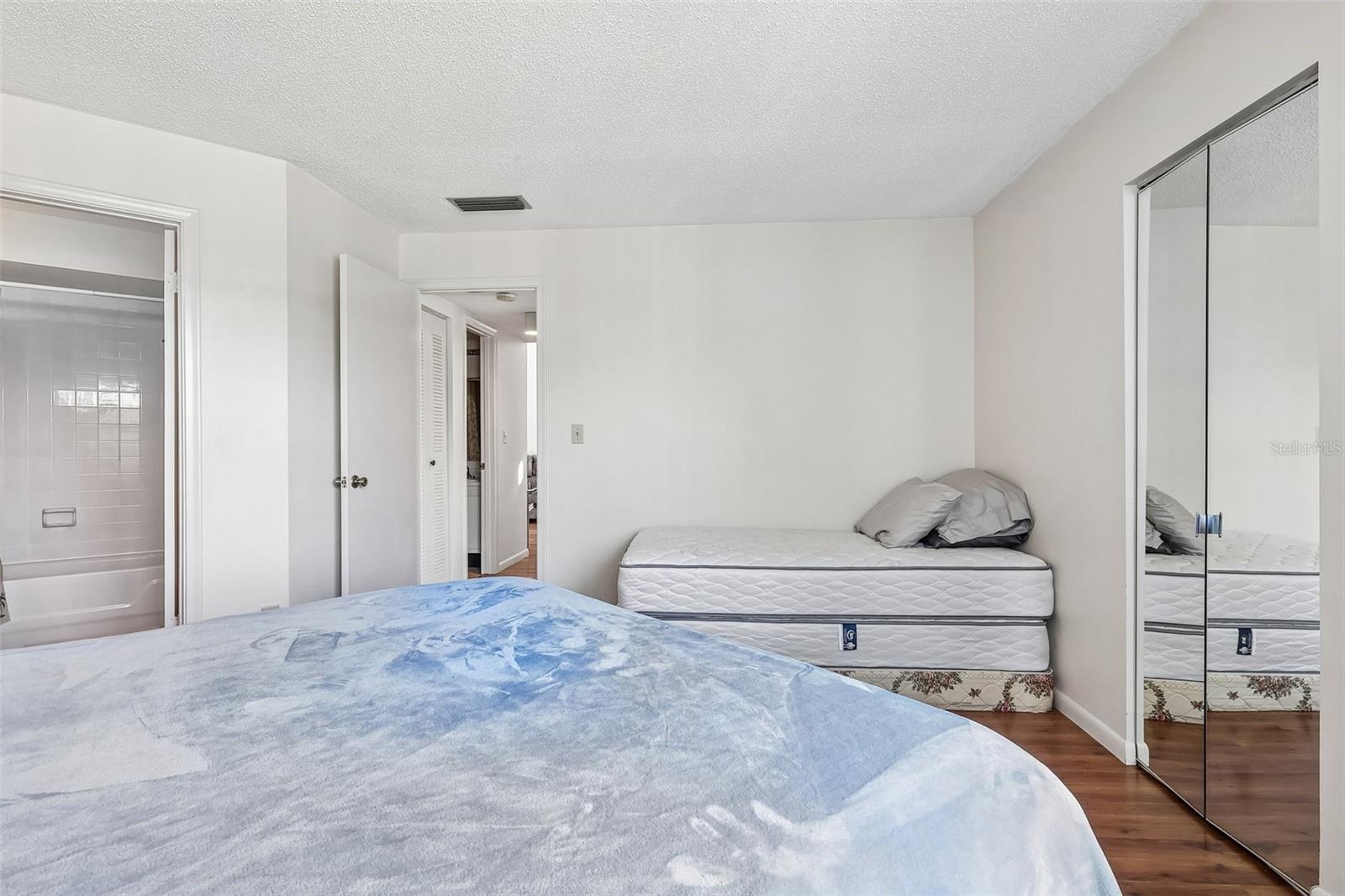 SOUTHPOINTE CONDO - Residential