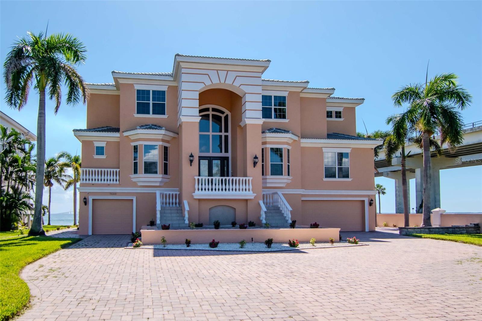 PARADISE POINTE - Residential
