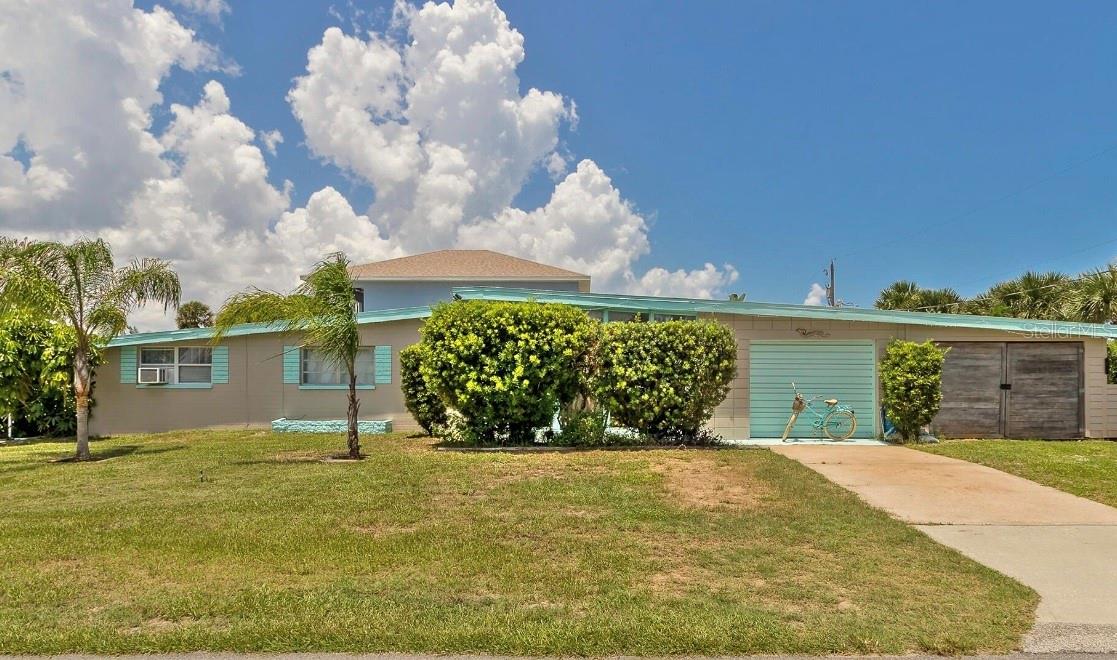 Nicely updated beachside home. ;Water: City