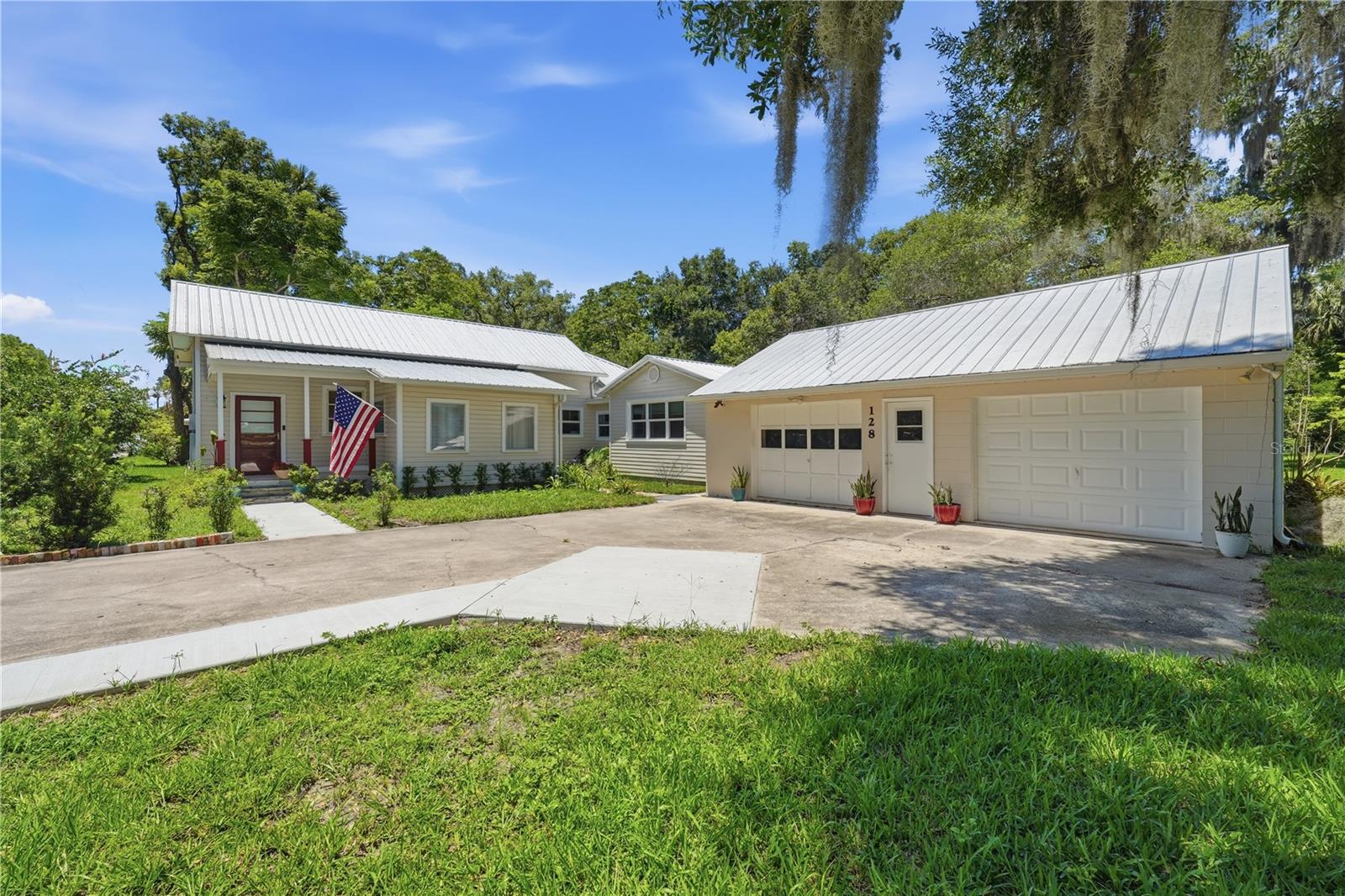 LAKE HELEN - Residential