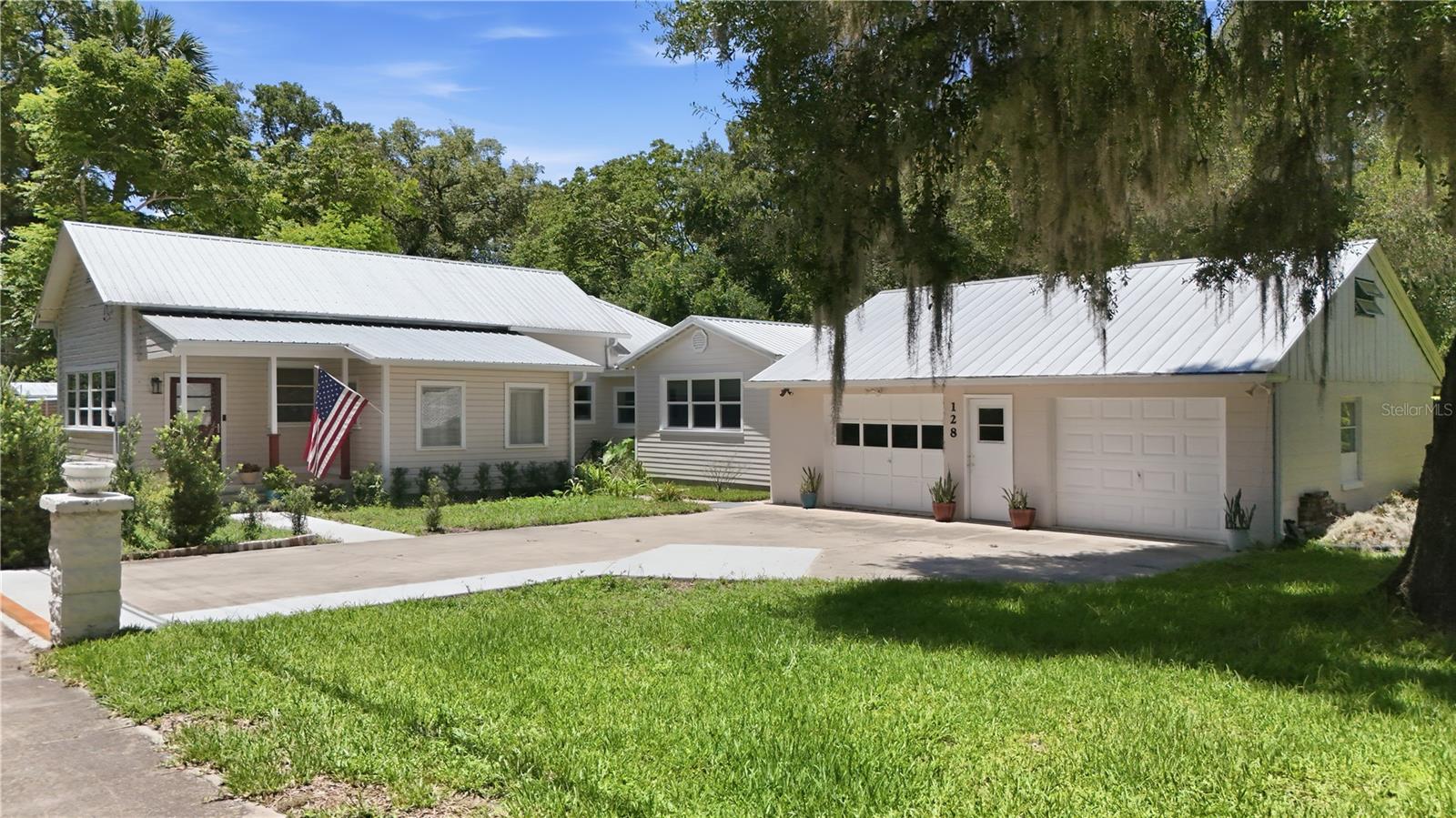 LAKE HELEN - Residential