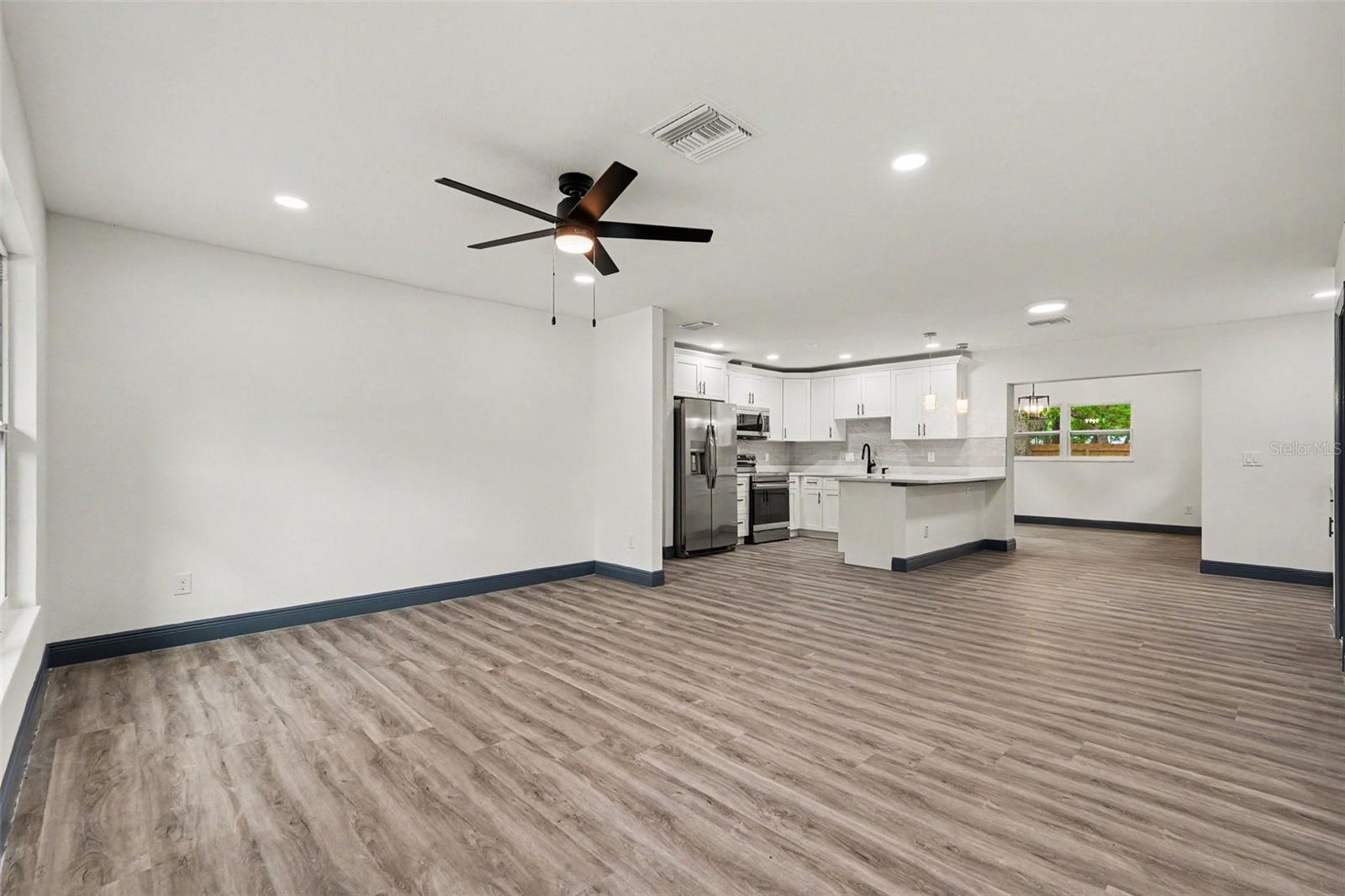 MOON LAKE ESTATES - Residential