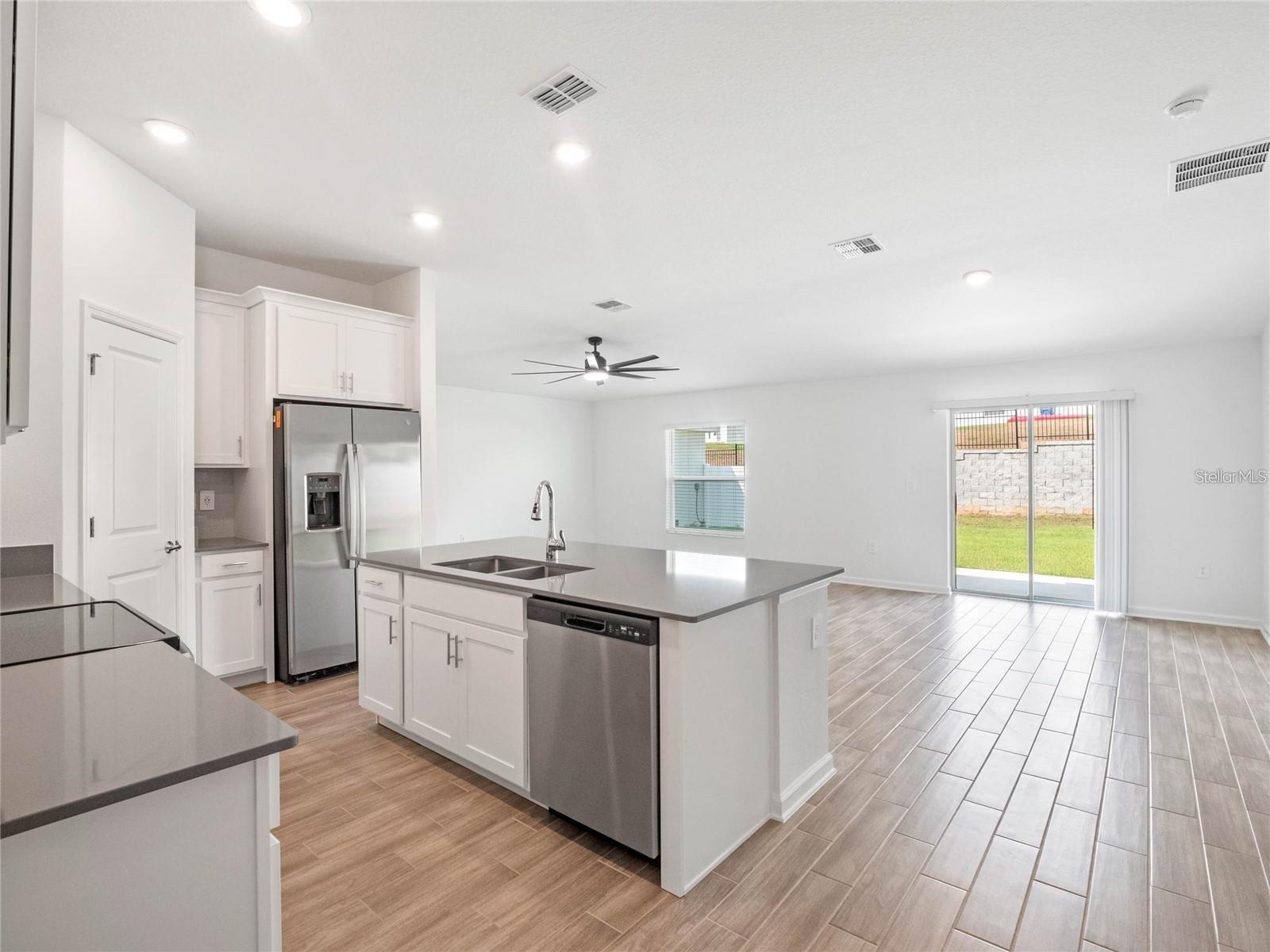 TRINITY LAKES PH 1 - Residential Lease