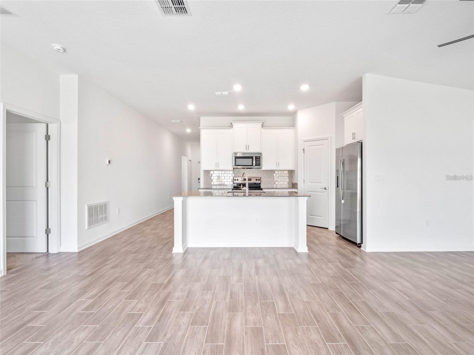TRINITY LAKES PH 1 - Residential Lease