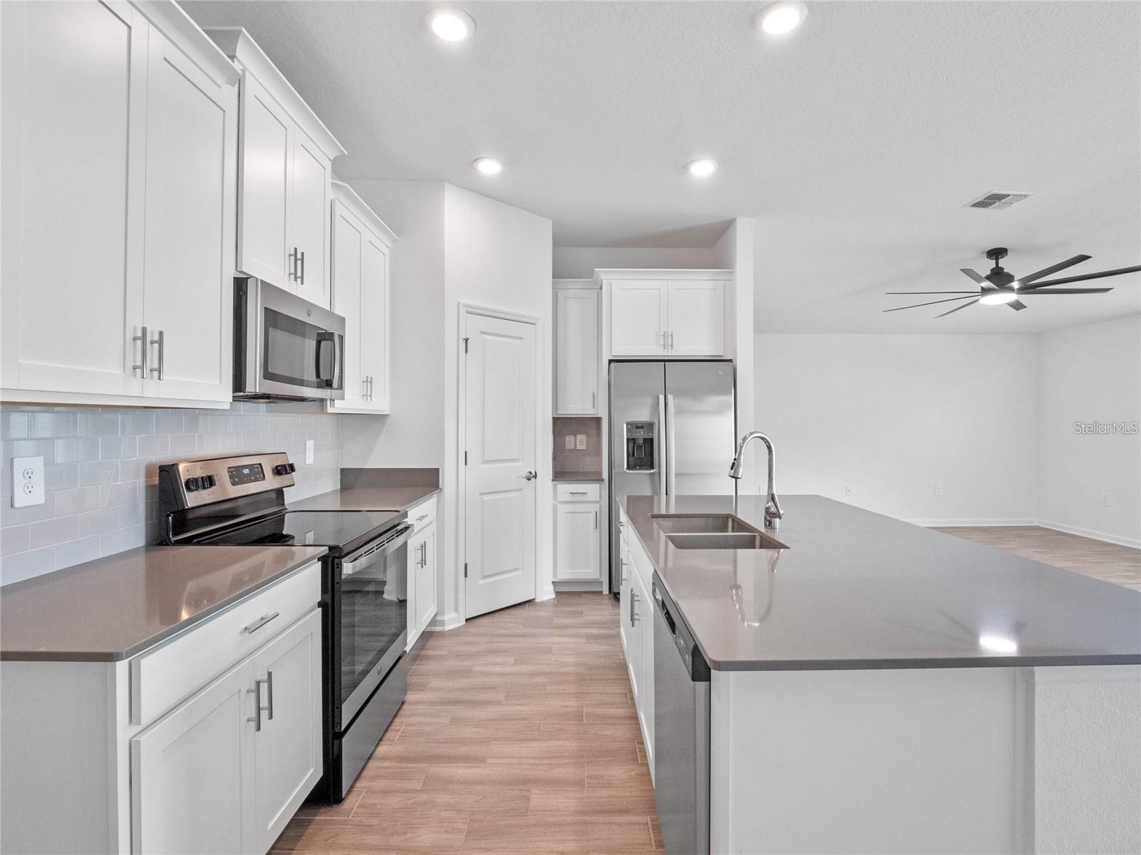 TRINITY LAKES PH 1 - Residential Lease