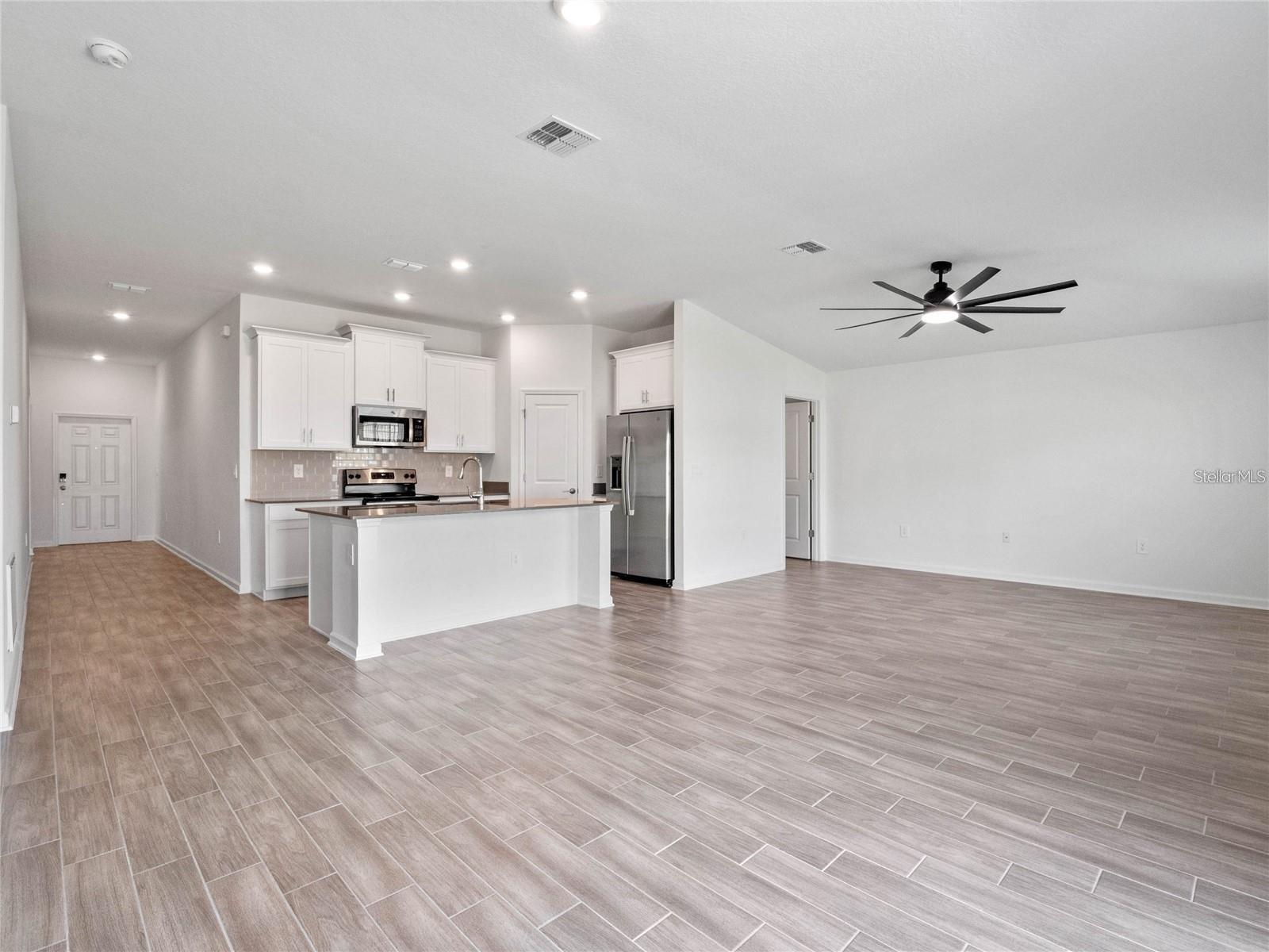 TRINITY LAKES PH 1 - Residential Lease