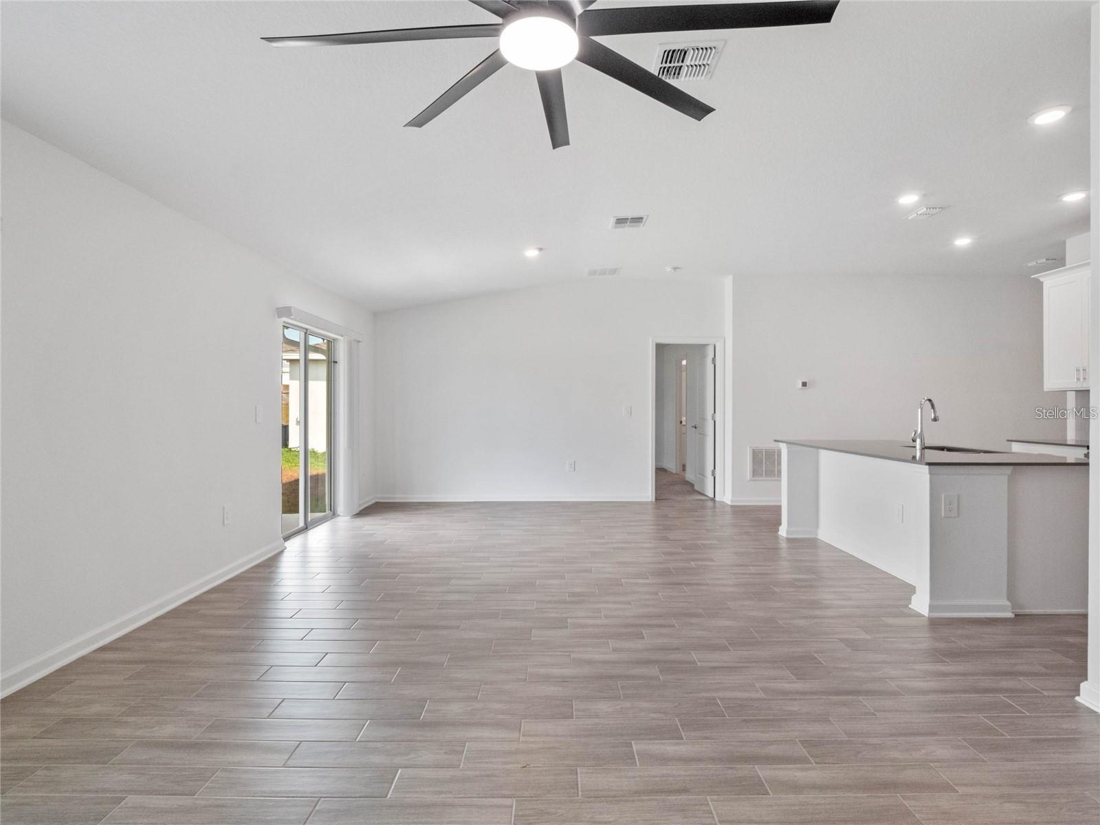 TRINITY LAKES PH 1 - Residential Lease