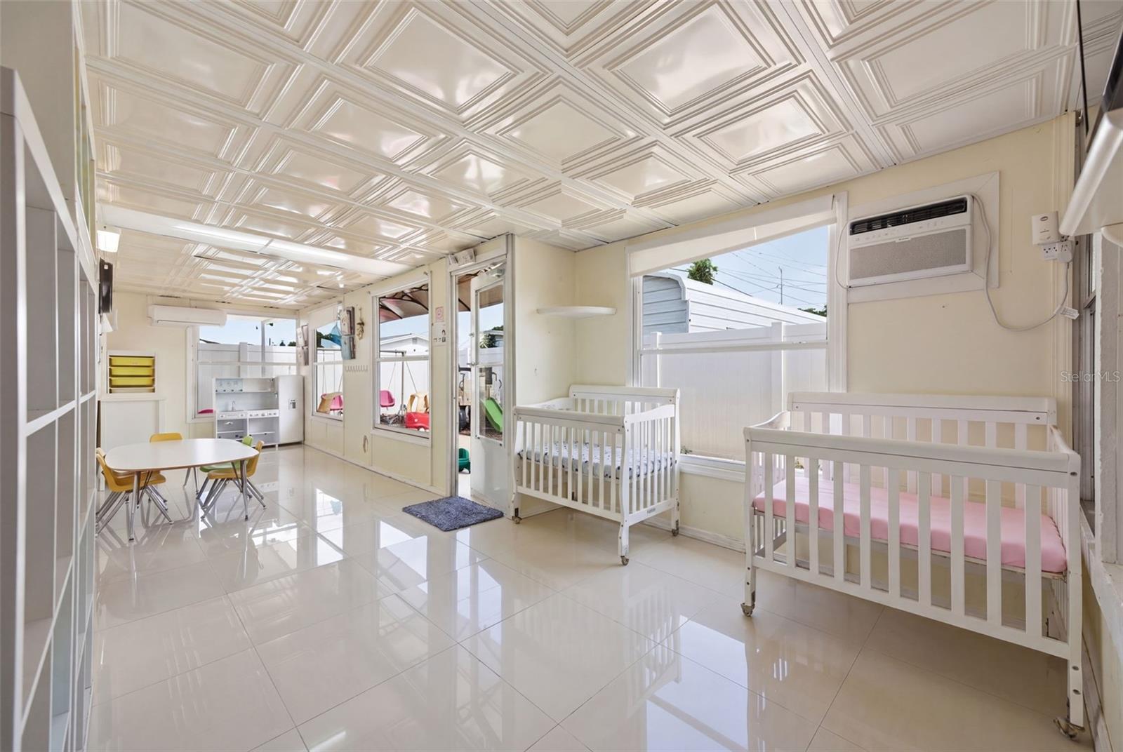 PINE CREST VILLA ADD 4 - Residential