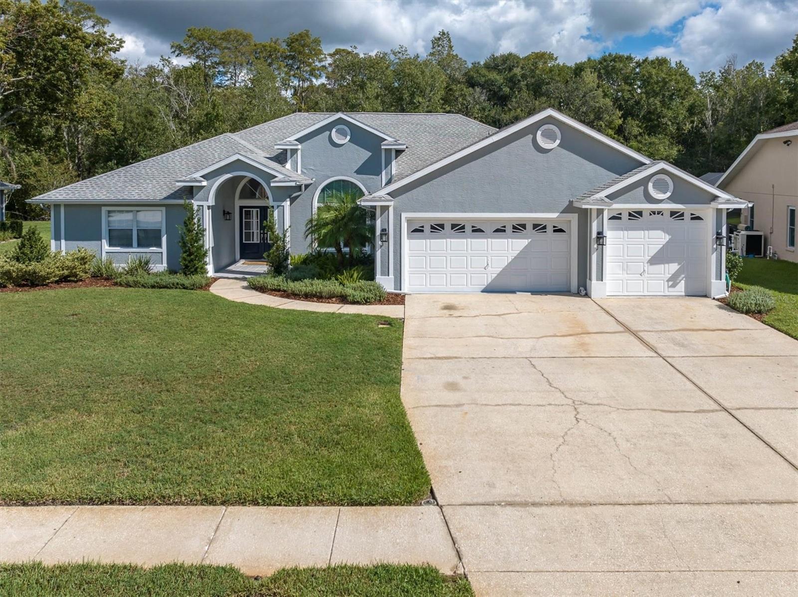 TRINITY OAKS - Residential