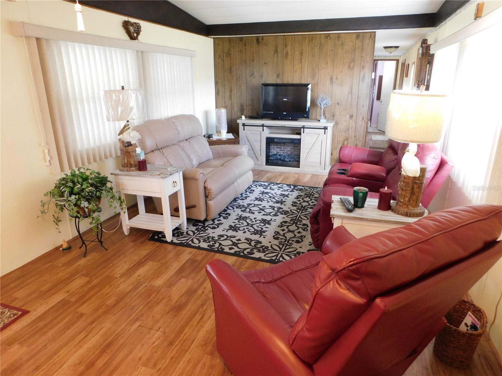 OAKS ROYAL MOBILE HOME SUB - Residential