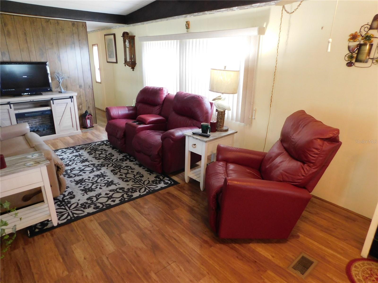OAKS ROYAL MOBILE HOME SUB - Residential