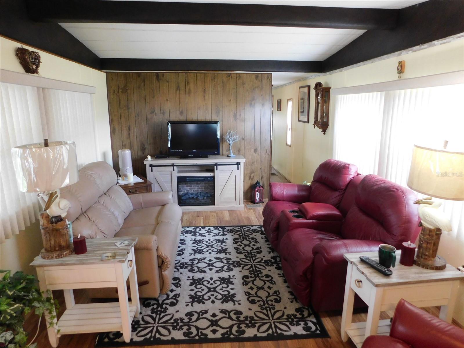 OAKS ROYAL MOBILE HOME SUB - Residential