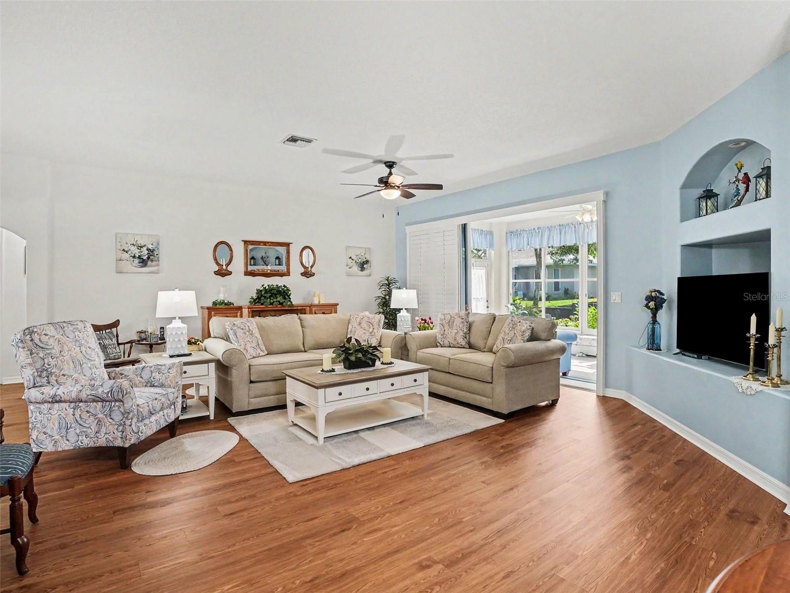 ROYAL HARBOR - Residential