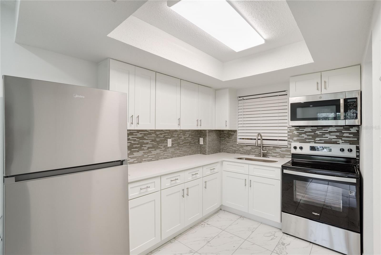 BAYSHORE ON THE LAKE APARTMENTS - Residential