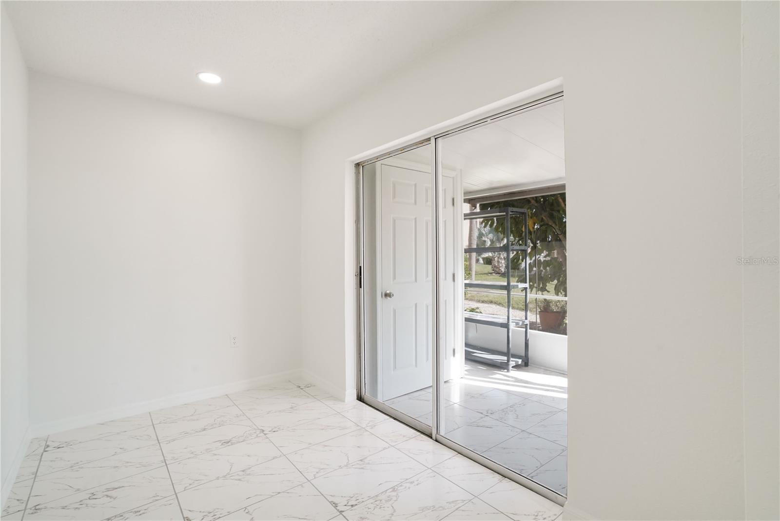 BAYSHORE ON THE LAKE APARTMENTS - Residential