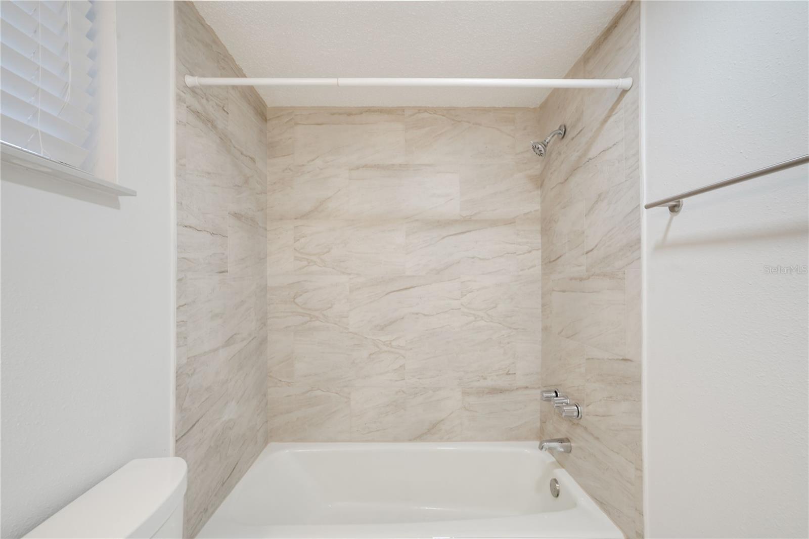 BAYSHORE ON THE LAKE APARTMENTS - Residential