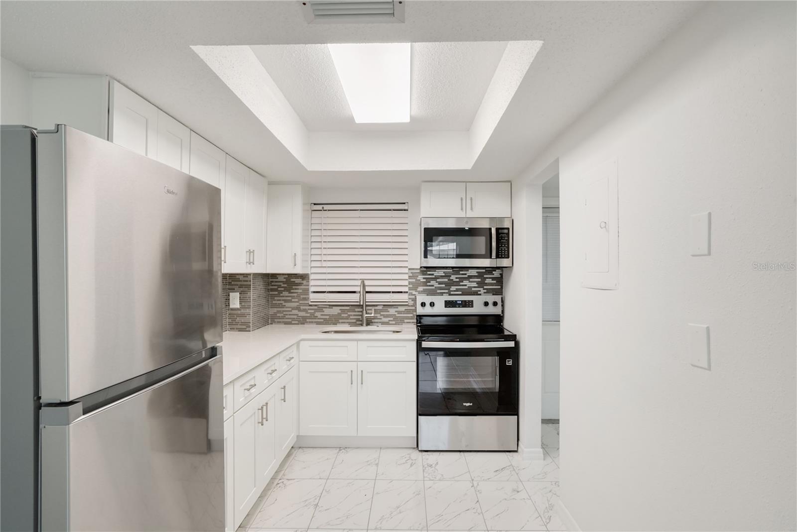BAYSHORE ON THE LAKE APARTMENTS - Residential