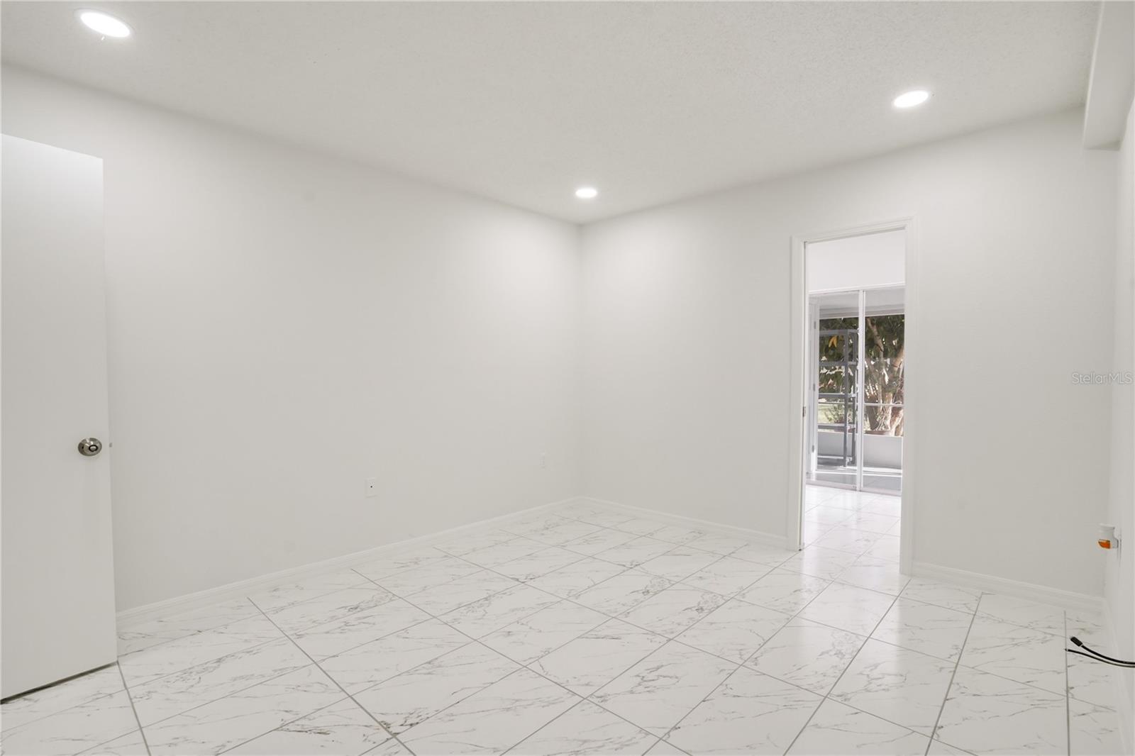 BAYSHORE ON THE LAKE APARTMENTS - Residential