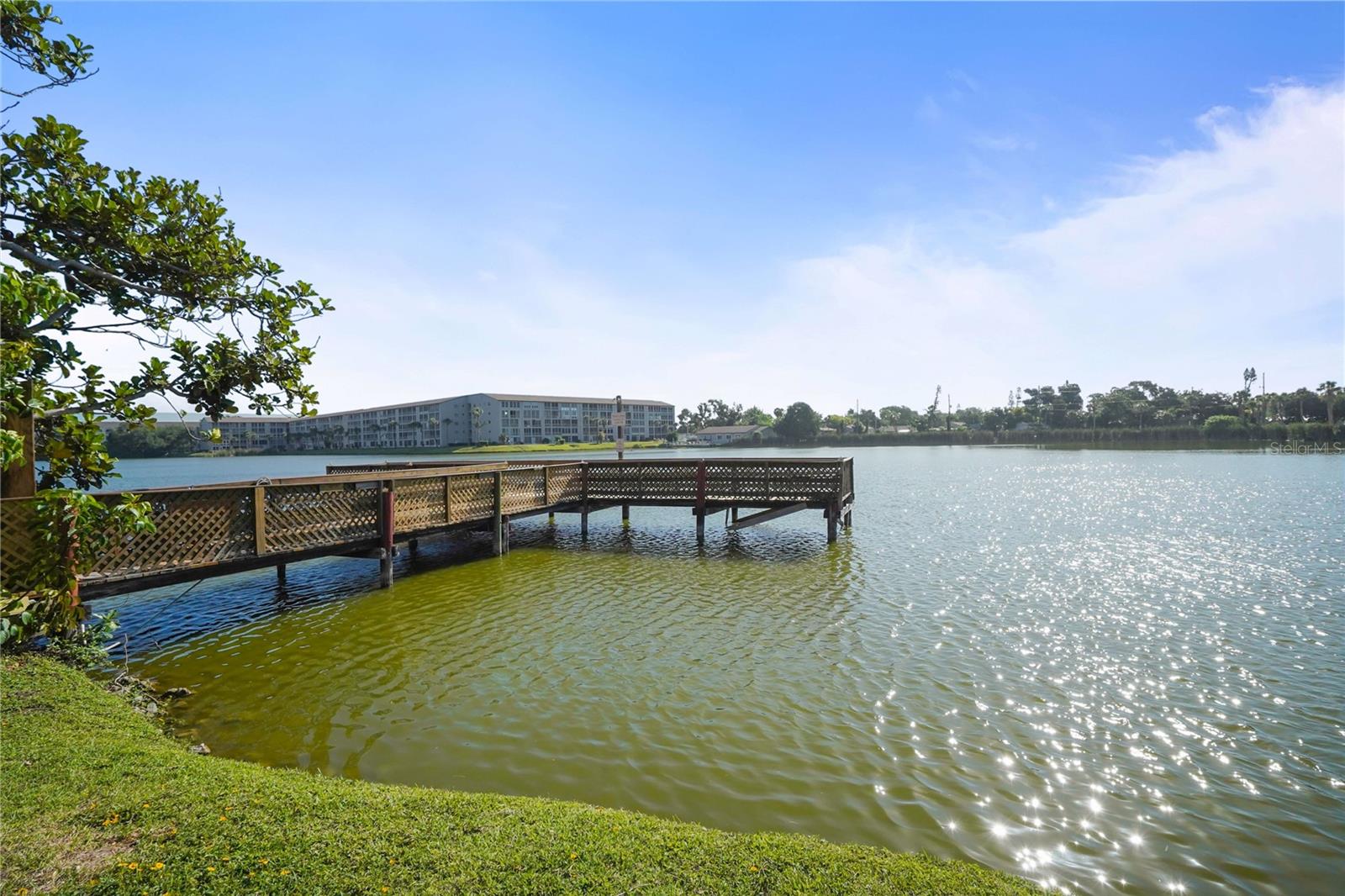 BAYSHORE ON THE LAKE APARTMENTS - Residential
