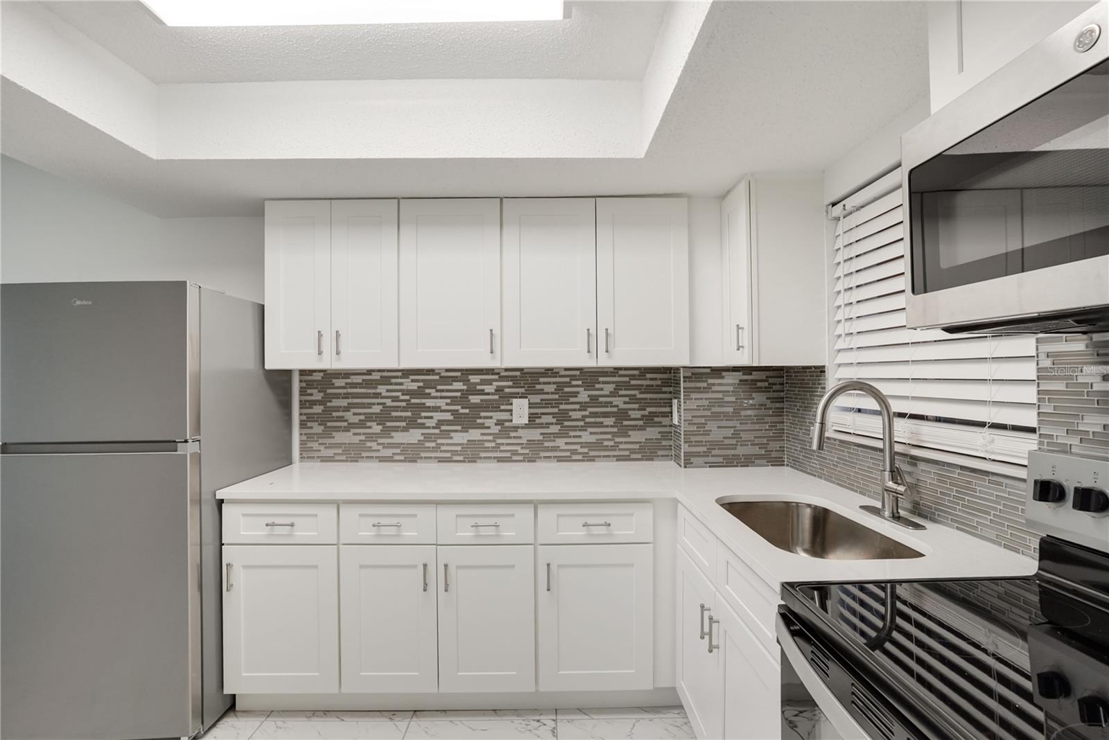 BAYSHORE ON THE LAKE APARTMENTS - Residential