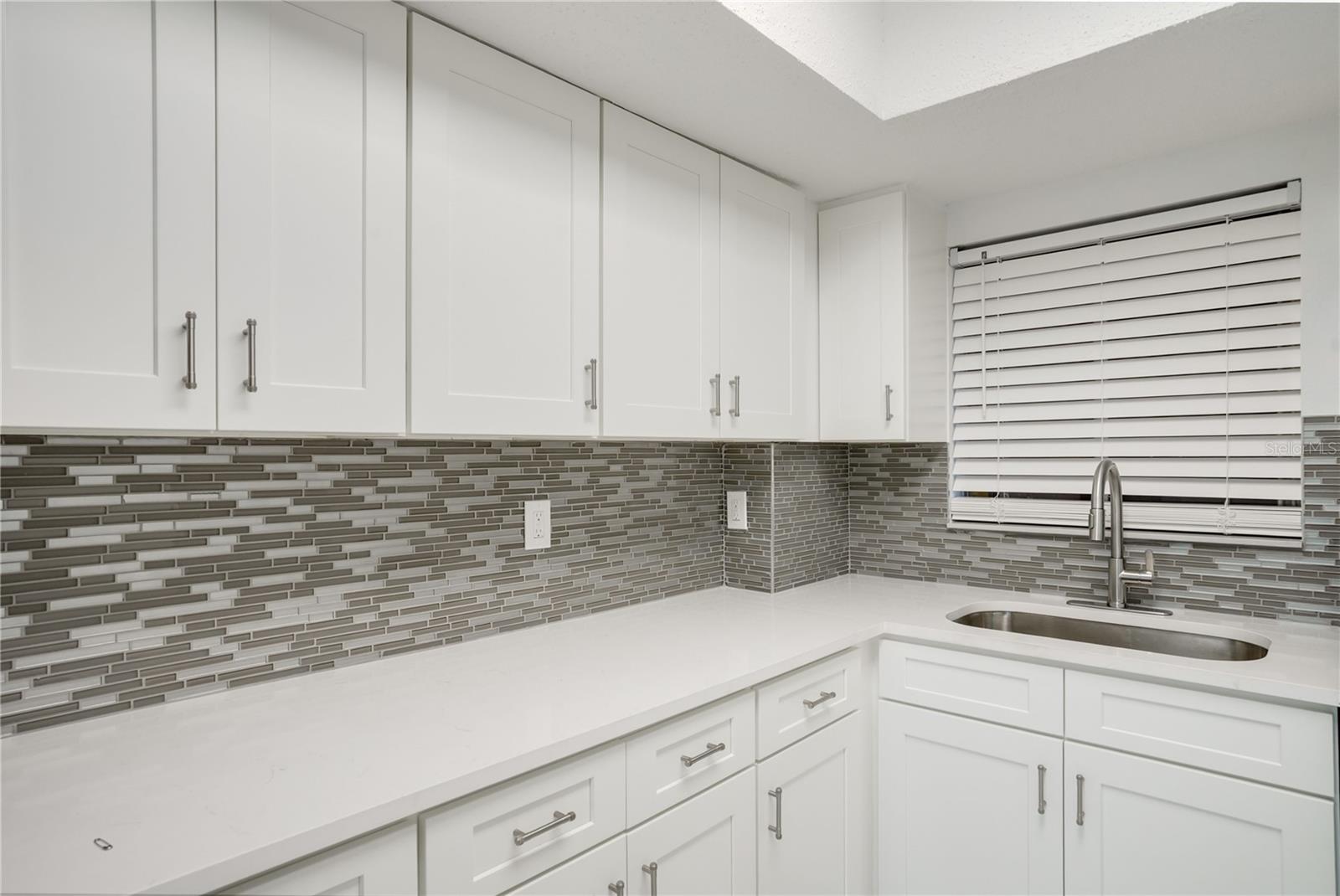 BAYSHORE ON THE LAKE APARTMENTS - Residential