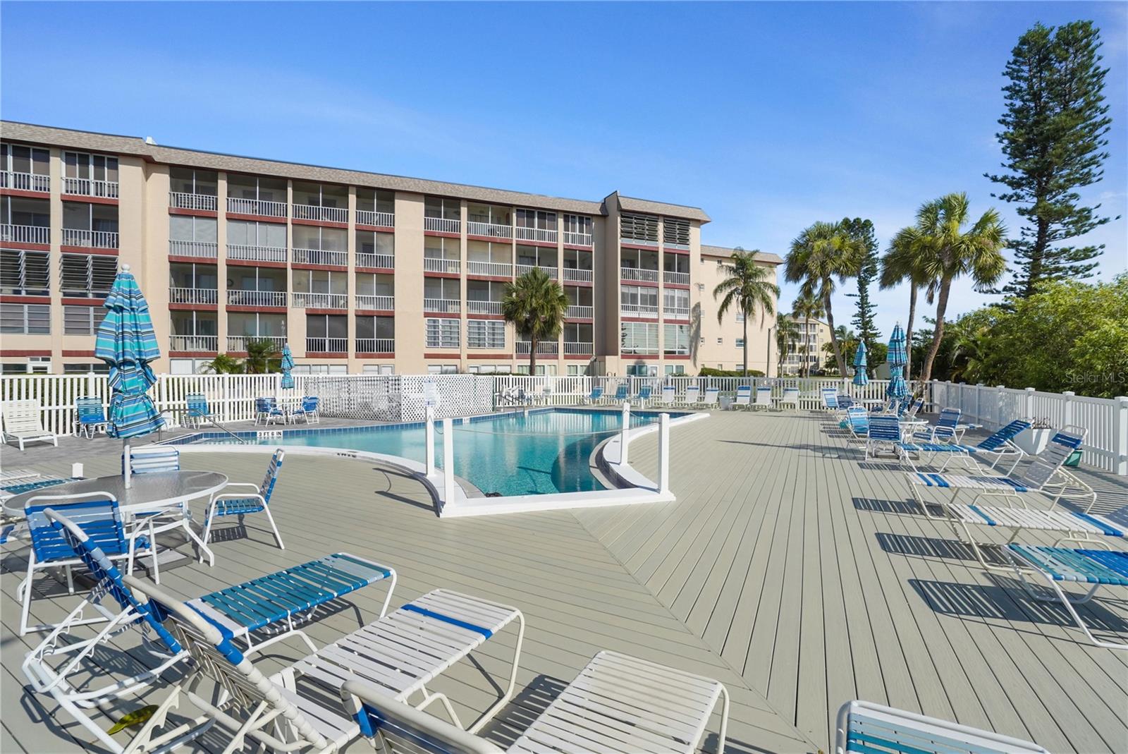 BAYSHORE ON THE LAKE APARTMENTS - Residential