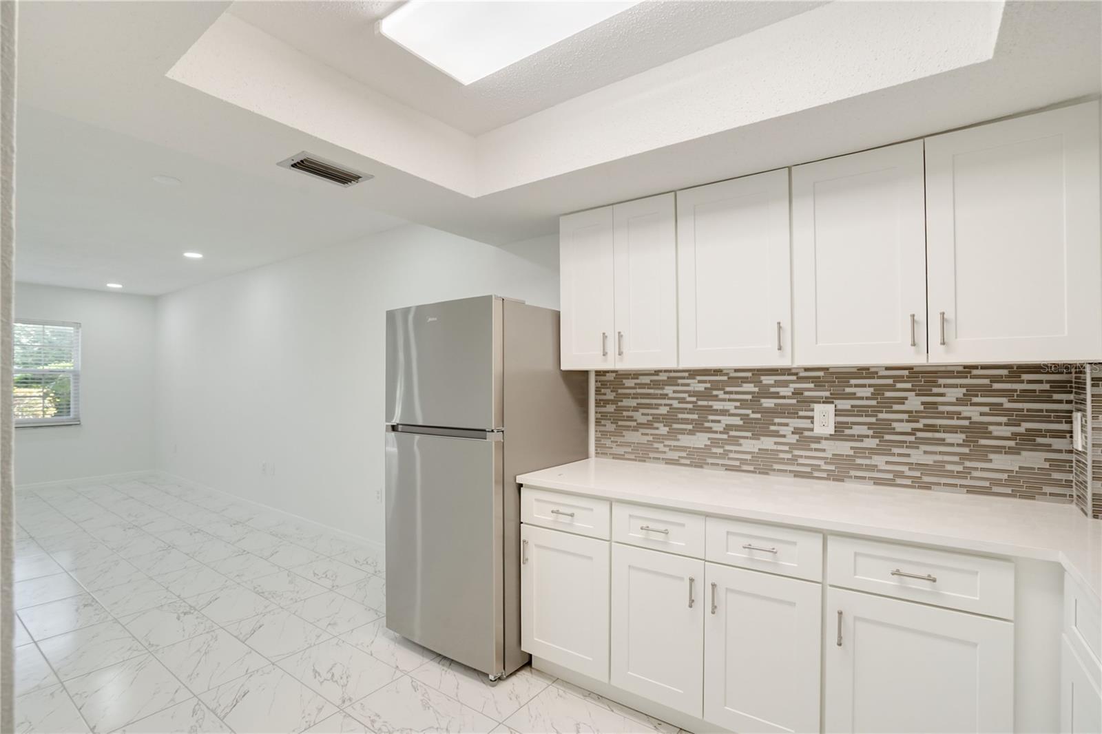 BAYSHORE ON THE LAKE APARTMENTS - Residential