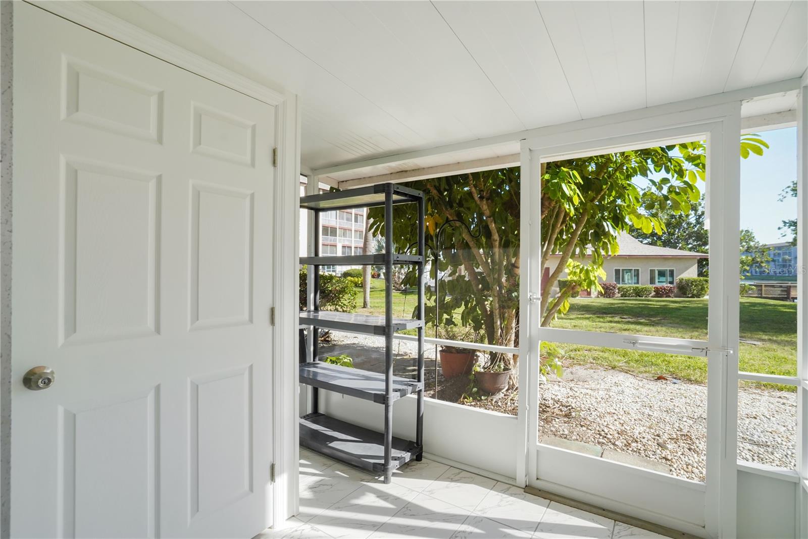 BAYSHORE ON THE LAKE APARTMENTS - Residential