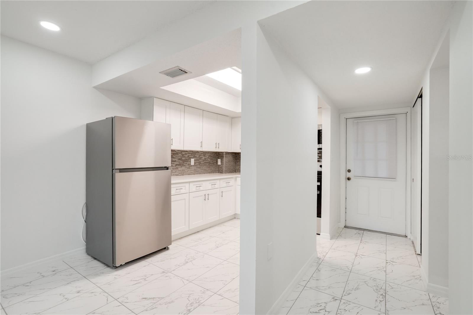 BAYSHORE ON THE LAKE APARTMENTS - Residential