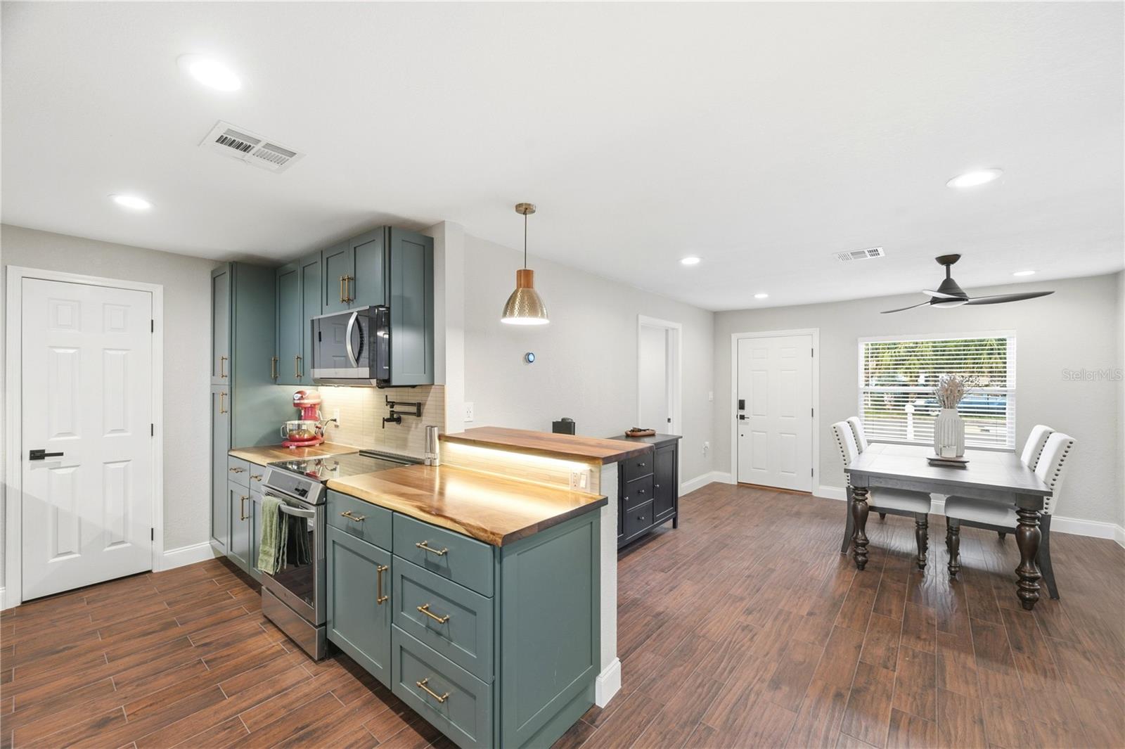 SUN COAST ESTATES - Residential