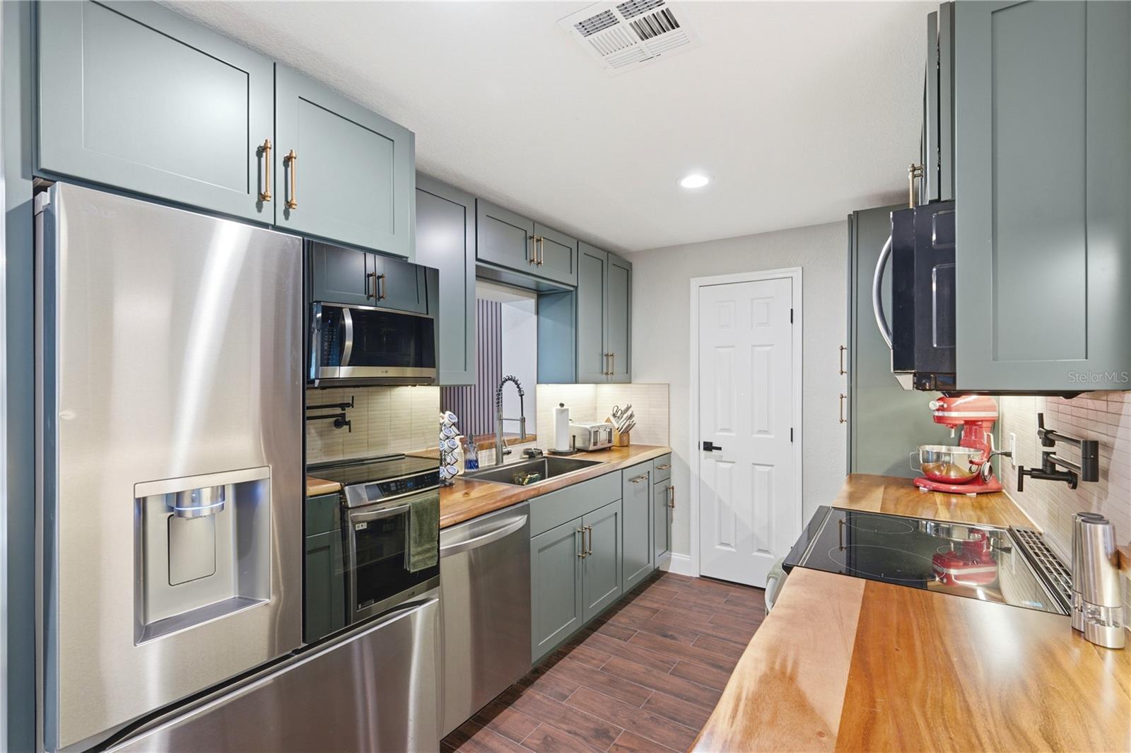 SUN COAST ESTATES - Residential
