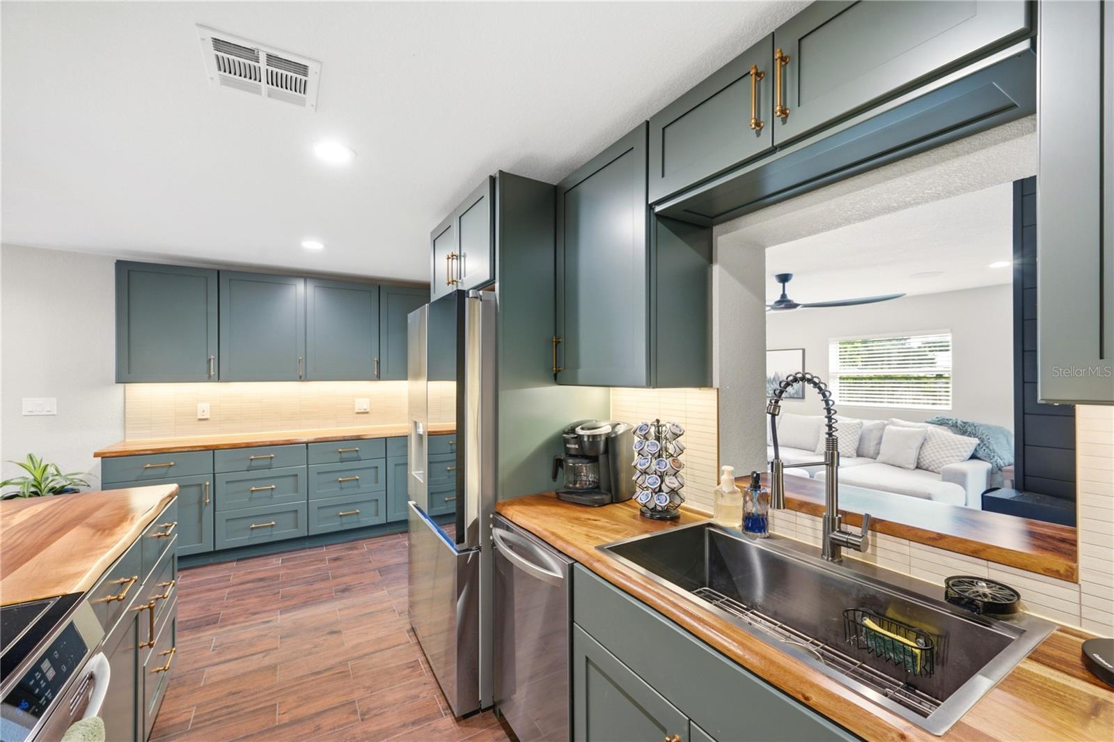 SUN COAST ESTATES - Residential