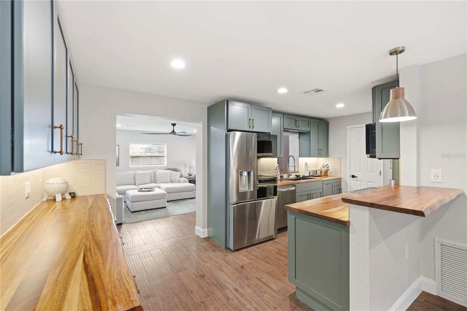 SUN COAST ESTATES - Residential