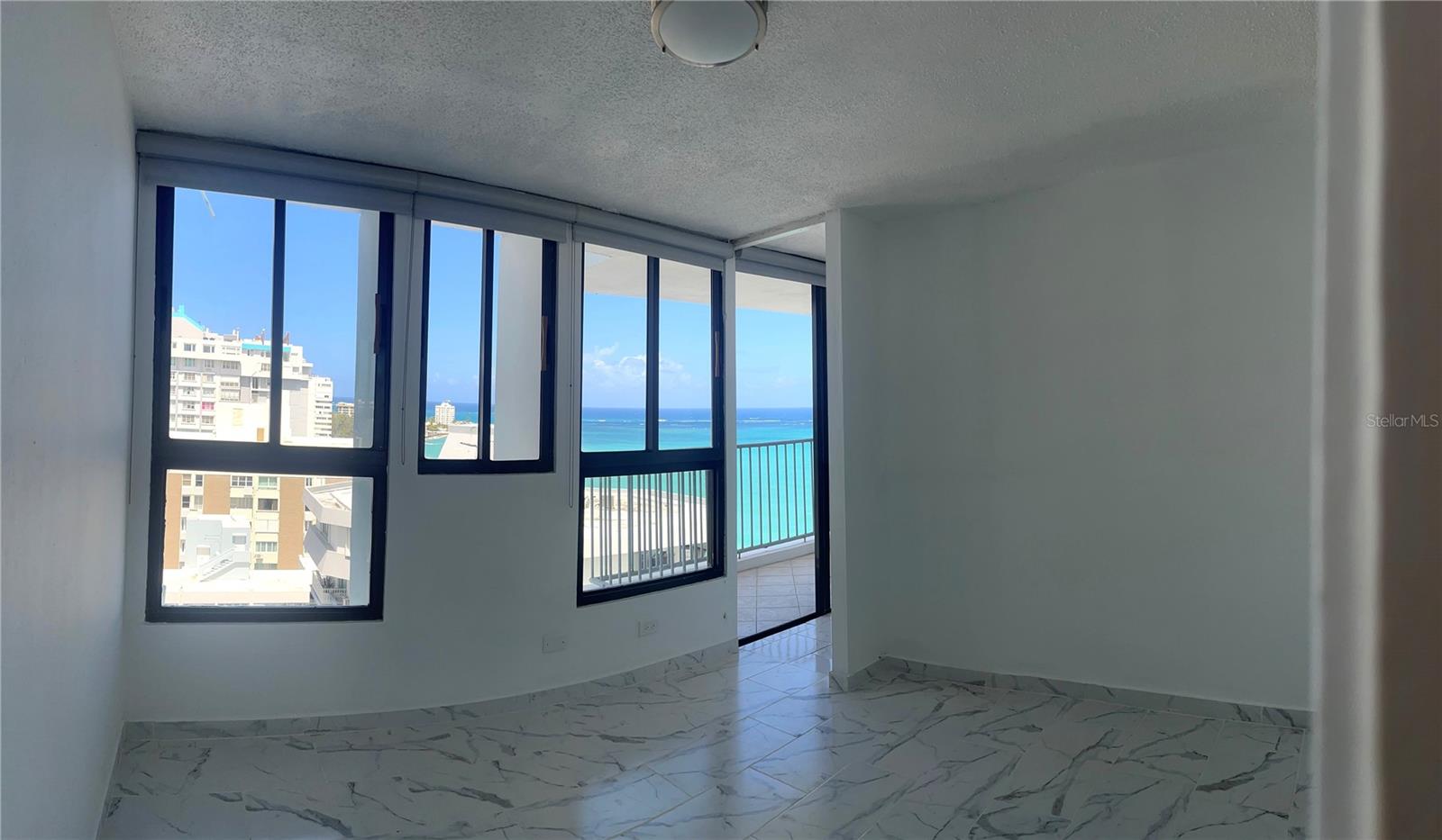 THE REEF CONDOMINIUM - Residential
