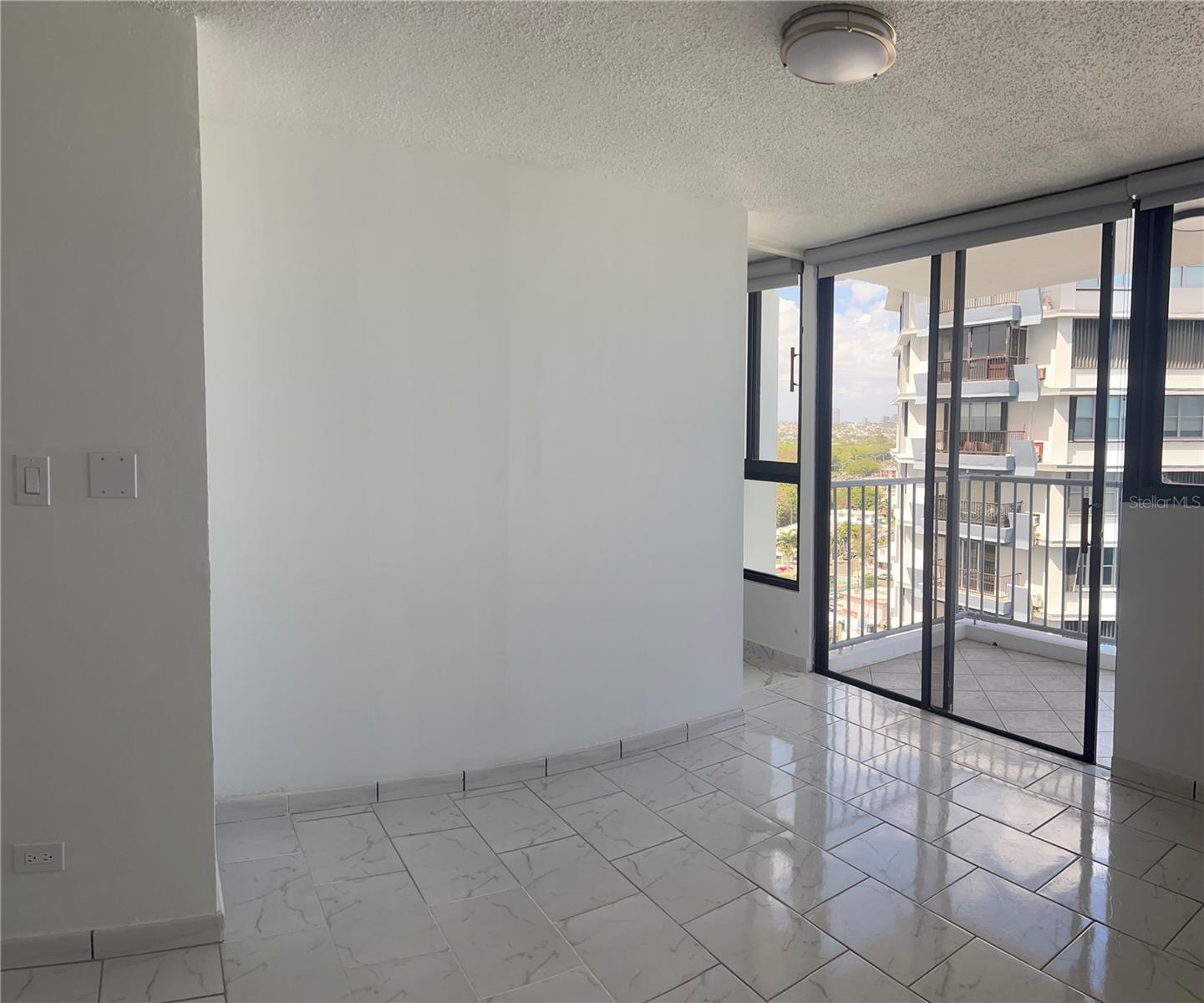 THE REEF CONDOMINIUM - Residential