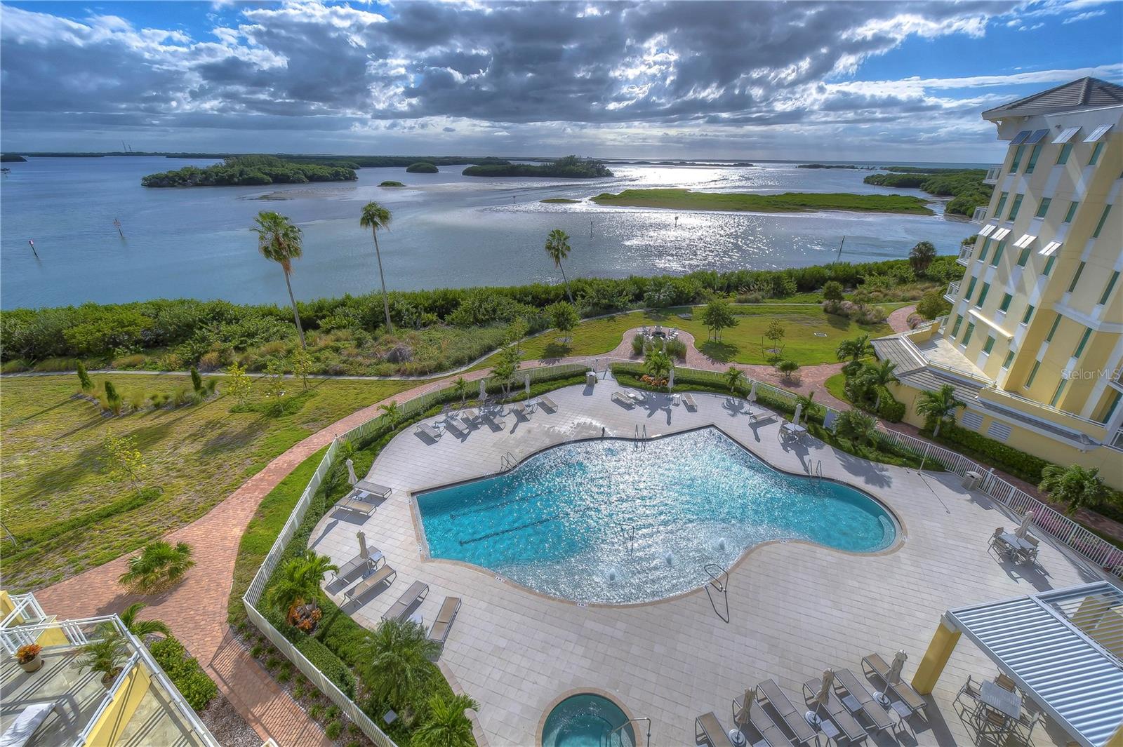 SUNSET POINTE AT COLLANY KEY III CONDO - Residential