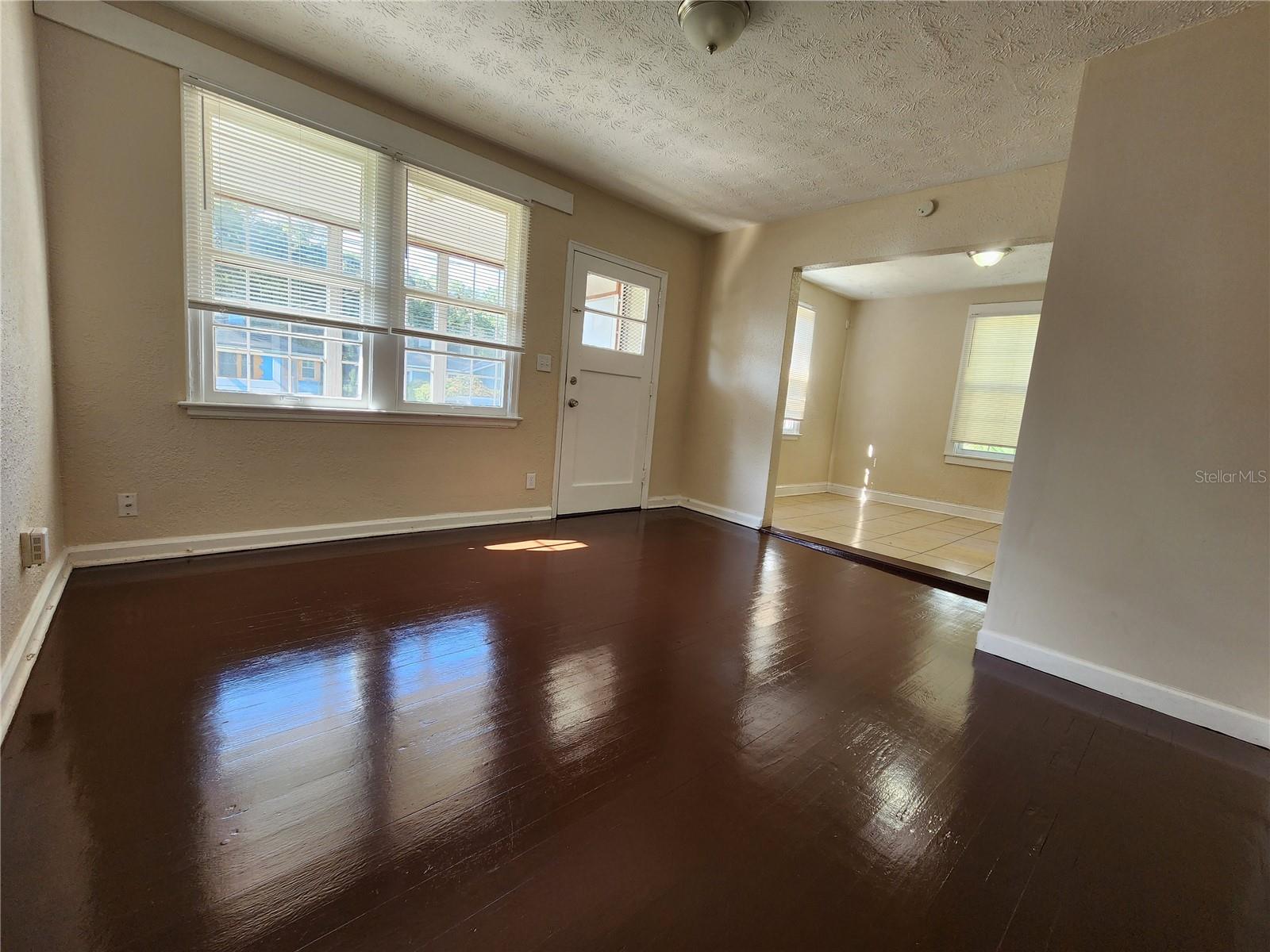 LINCOLN PARK - Residential Lease
