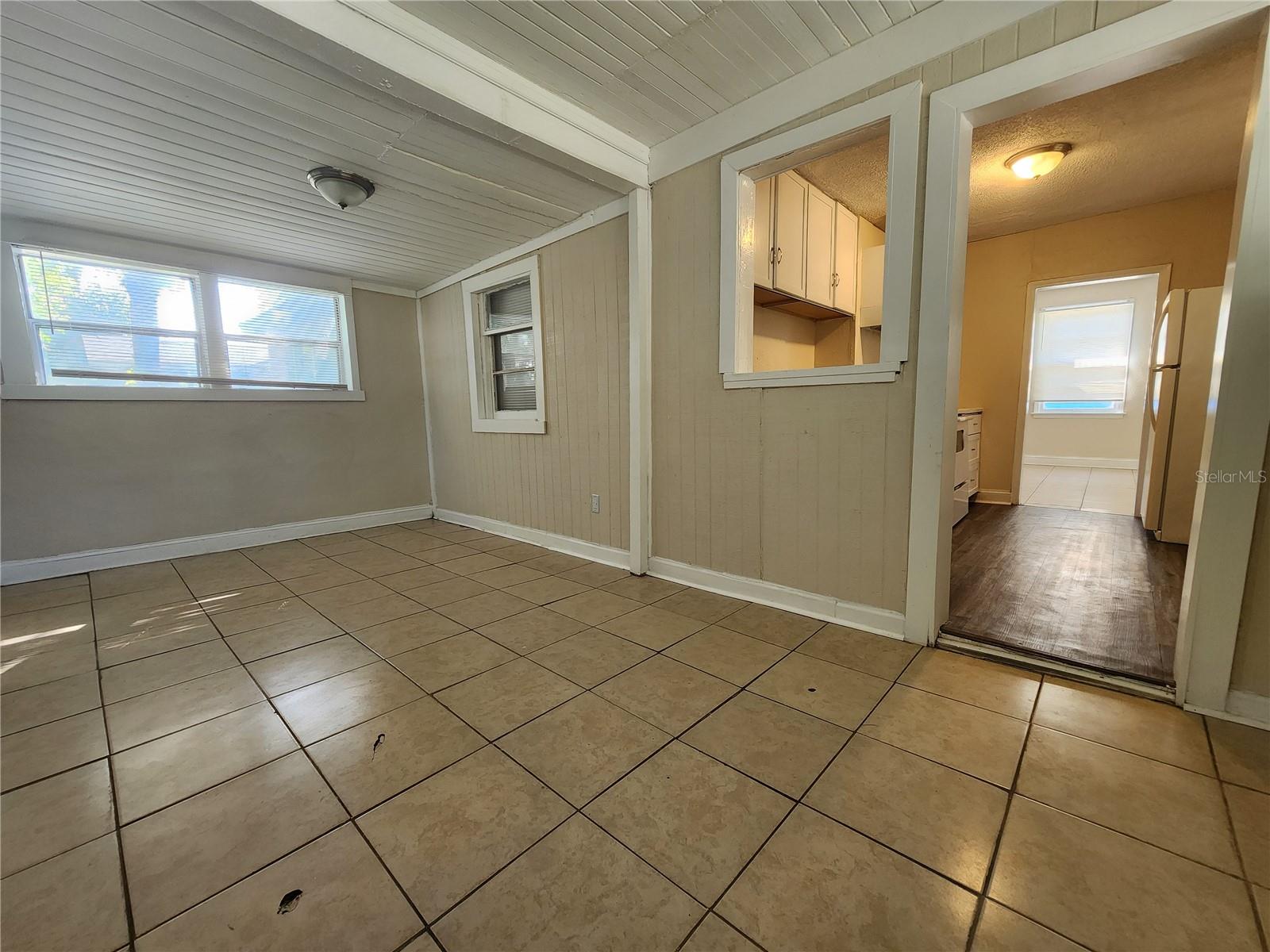 LINCOLN PARK - Residential Lease