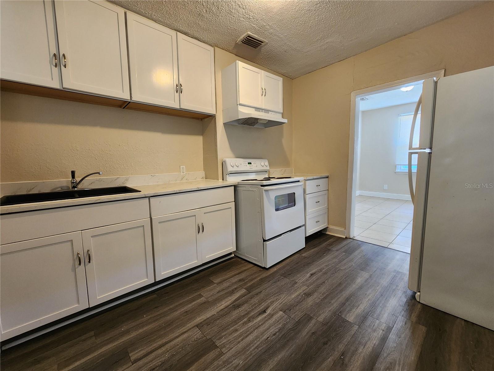 LINCOLN PARK - Residential Lease