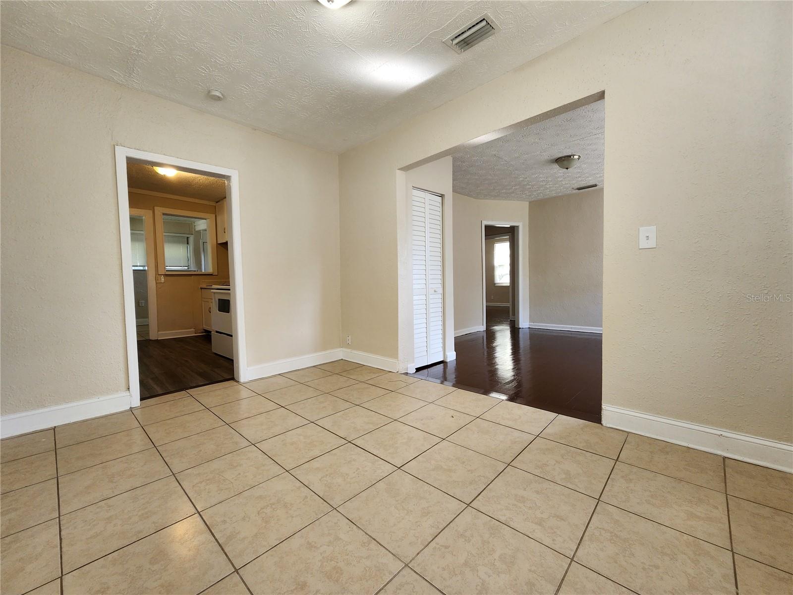 LINCOLN PARK - Residential Lease