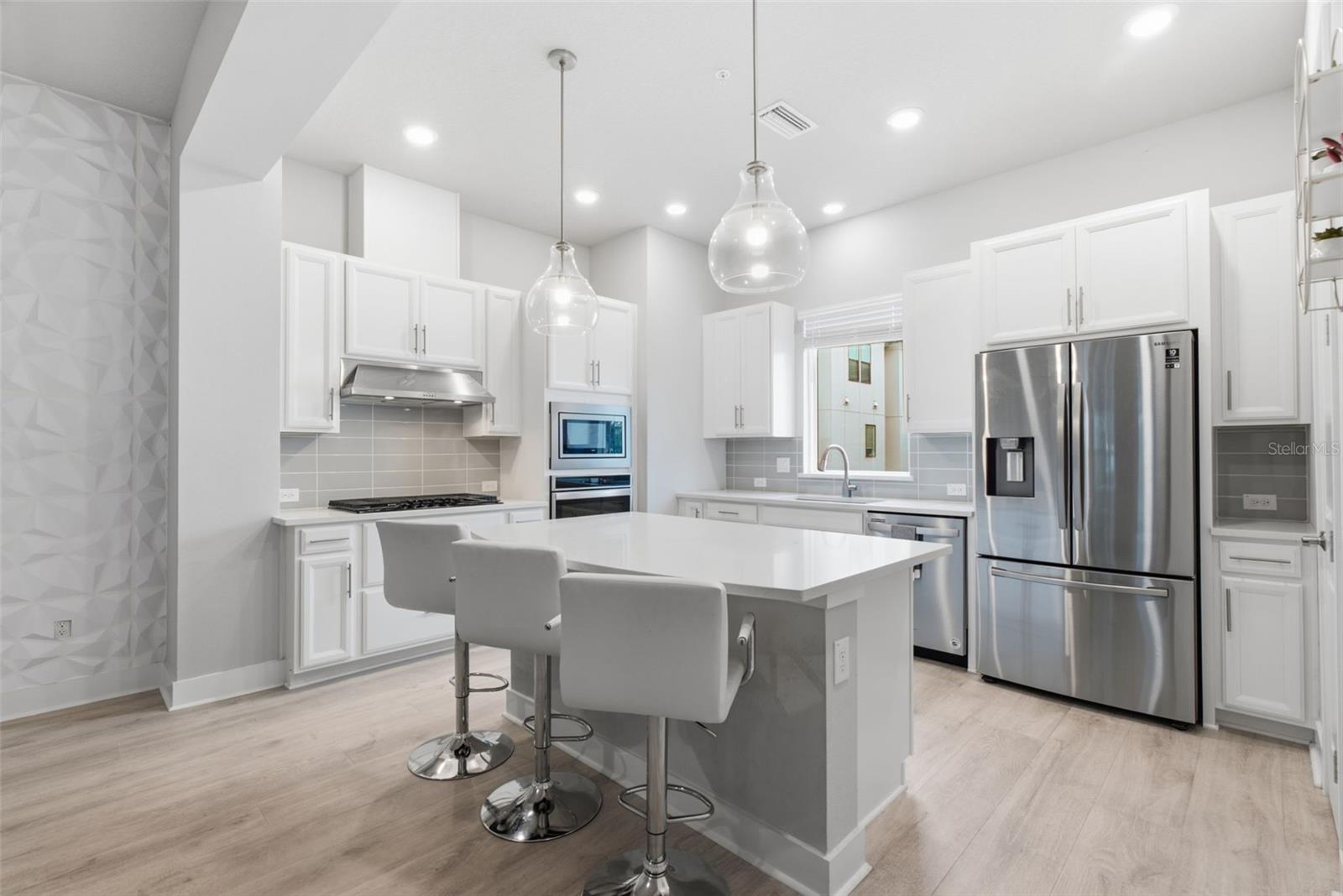 WESTSHORE VILLAGE TWNHMS - Residential
