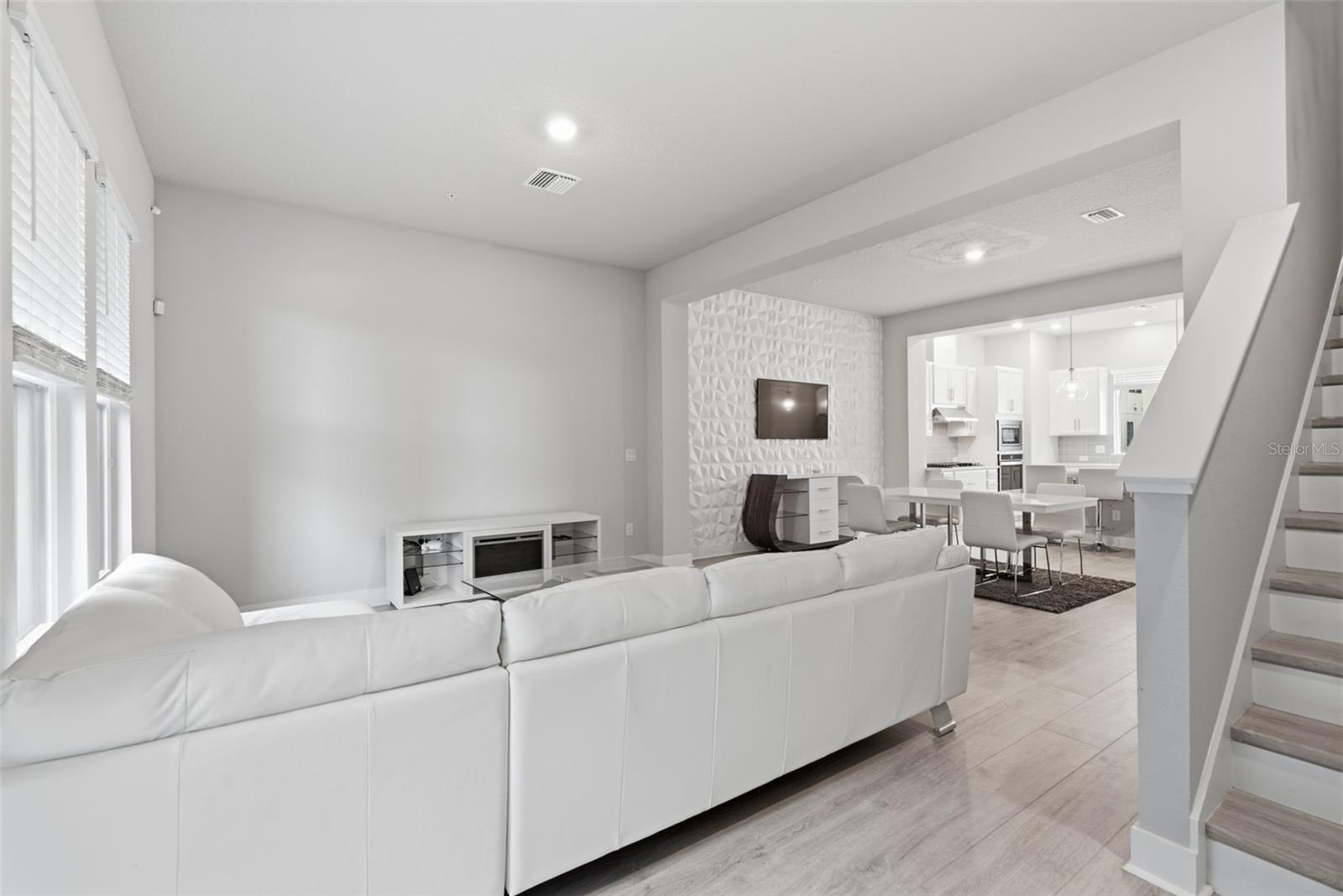 WESTSHORE VILLAGE TWNHMS - Residential
