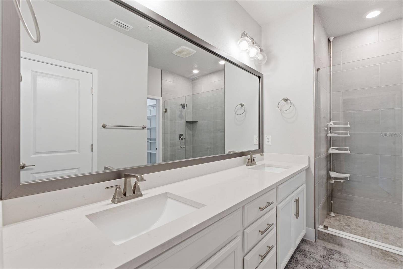 WESTSHORE VILLAGE TWNHMS - Residential