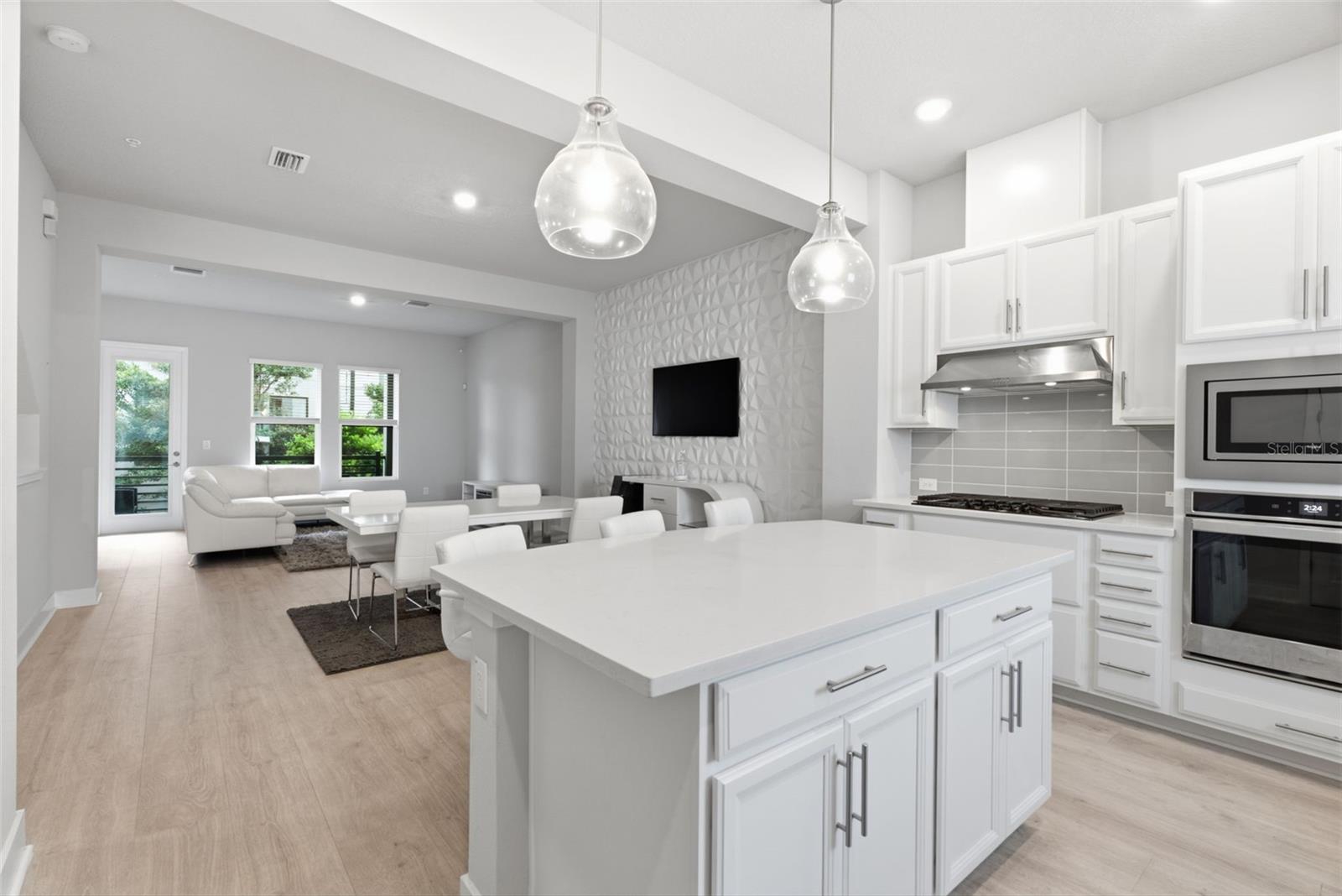 WESTSHORE VILLAGE TWNHMS - Residential